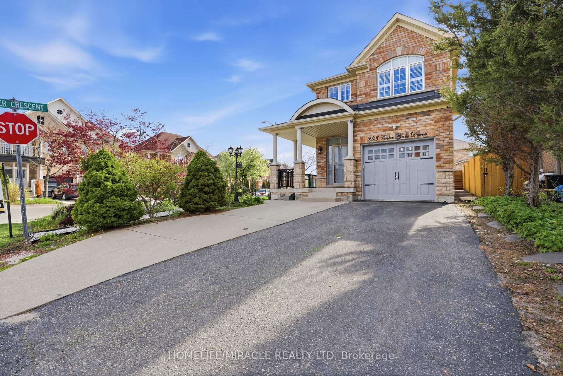 Photo 4 of 243 Venice Gate Drive, Vaughan, Vellore Village — HOMEH