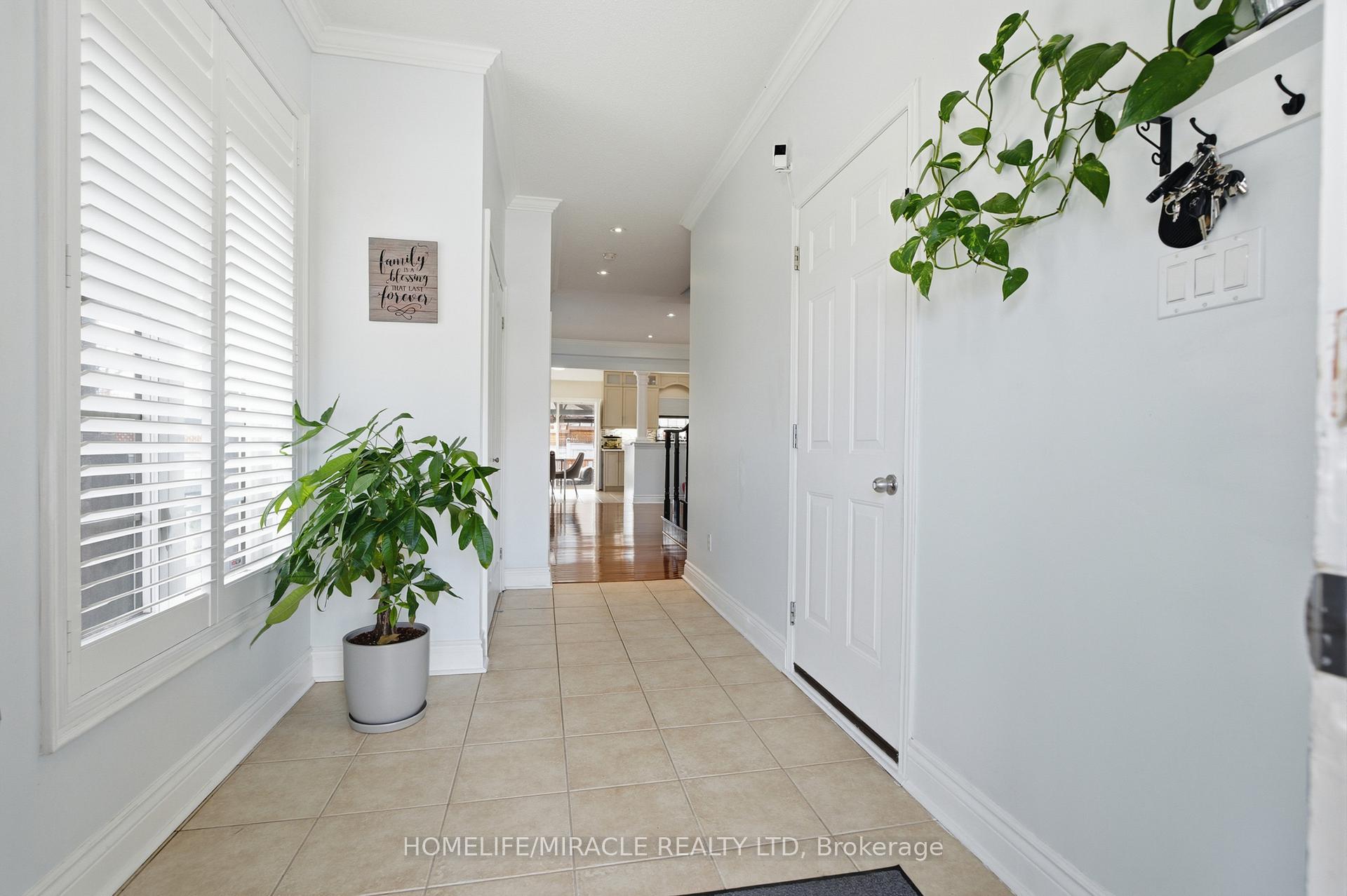 Photo 6 of 243 Venice Gate Drive, Vaughan, Vellore Village — HOMEH