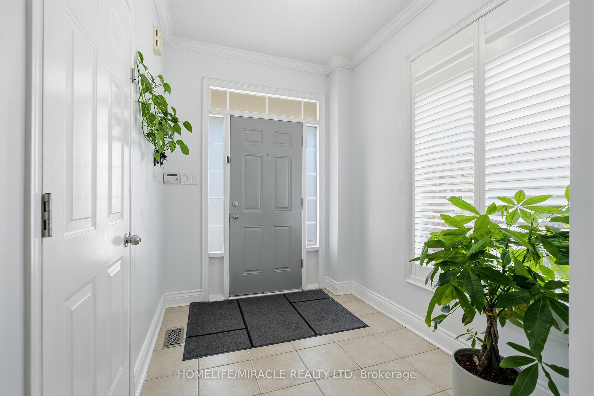 Photo 7 of 243 Venice Gate Drive, Vaughan, Vellore Village — HOMEH