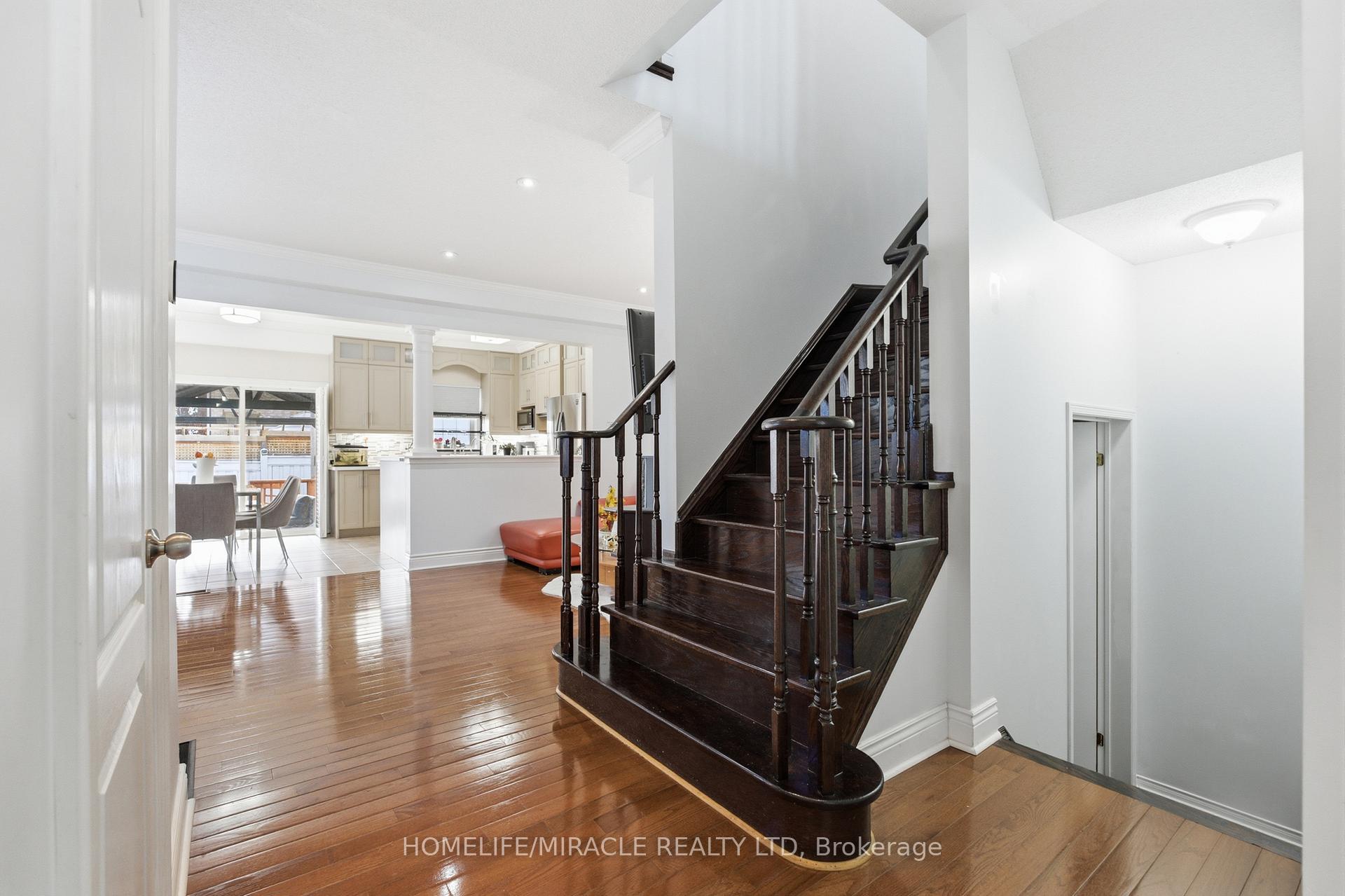 Photo 8 of 243 Venice Gate Drive, Vaughan, Vellore Village — HOMEH