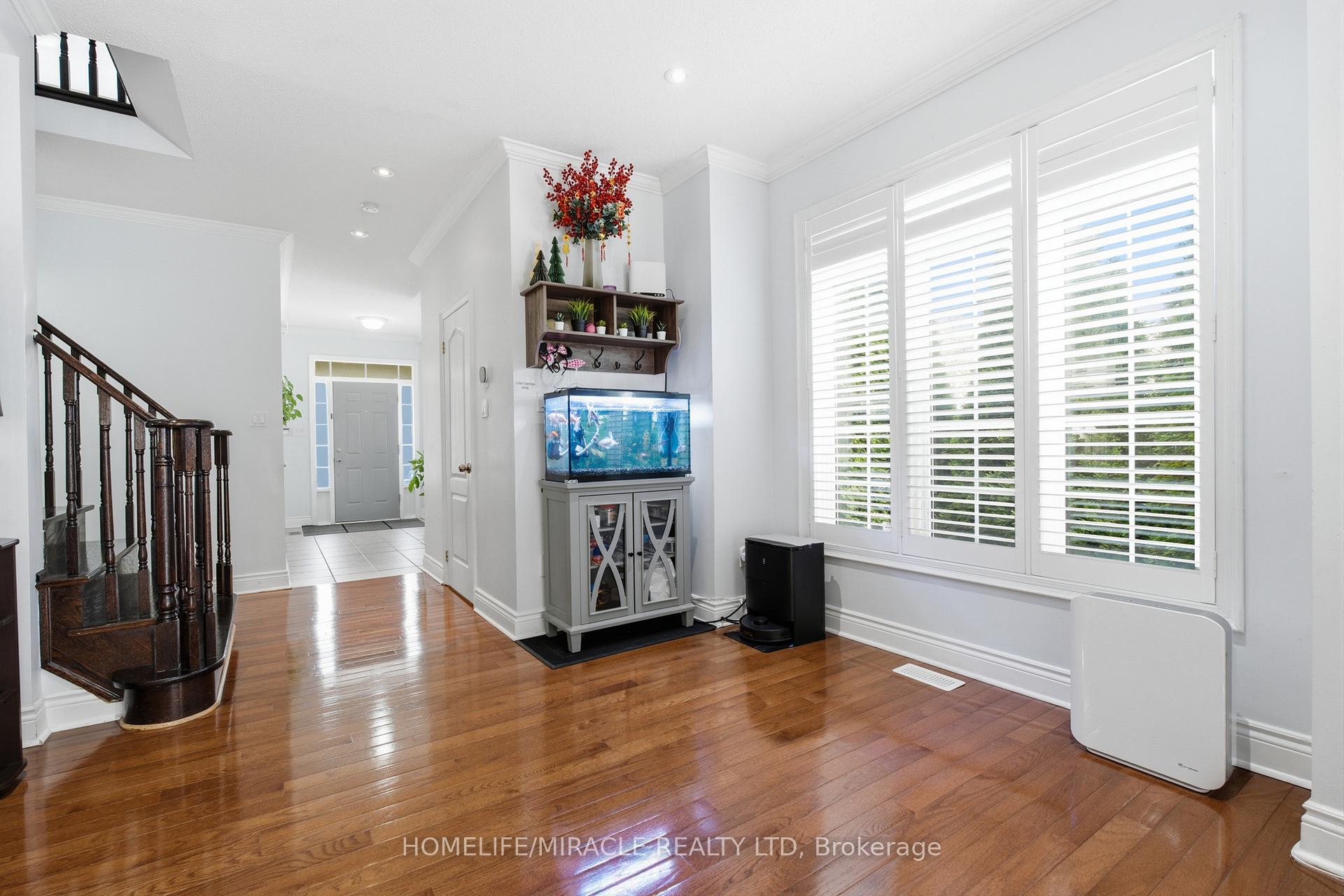 Photo 9 of 243 Venice Gate Drive, Vaughan, Vellore Village — HOMEH