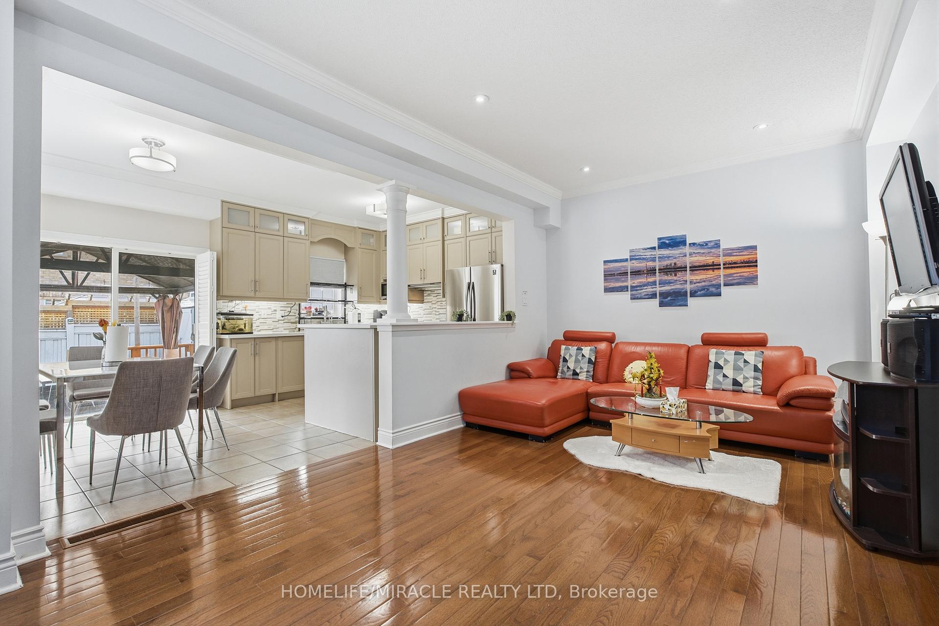 Photo 10 of 243 Venice Gate Drive, Vaughan, Vellore Village — HOMEH