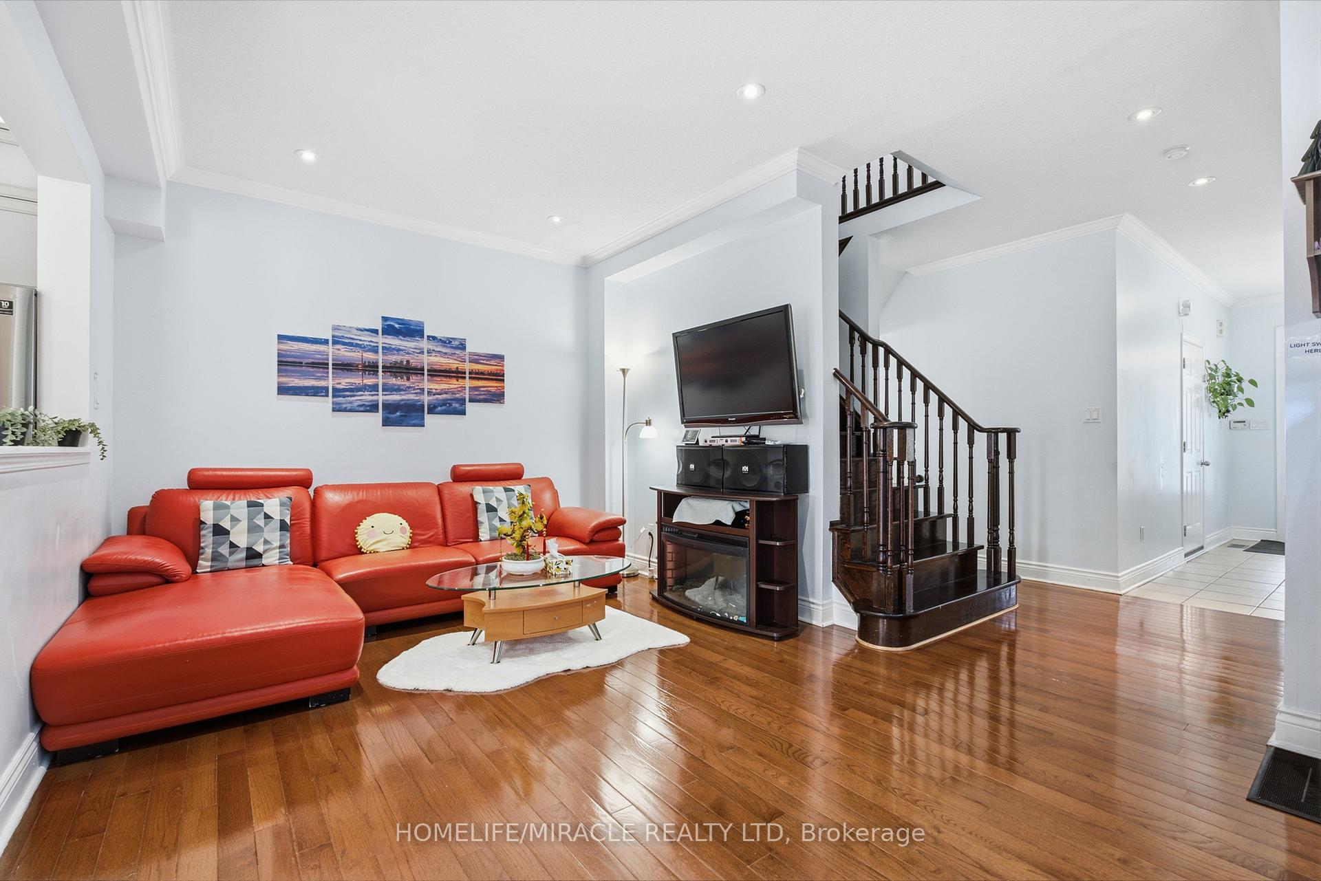 Photo 11 of 243 Venice Gate Drive, Vaughan, Vellore Village — HOMEH