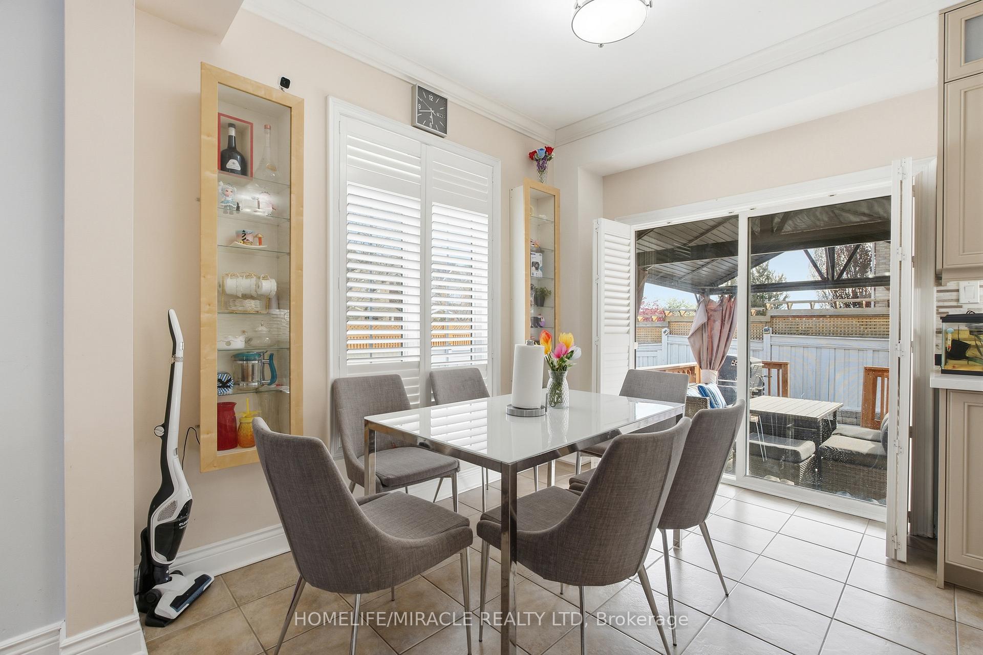 Photo 14 of 243 Venice Gate Drive, Vaughan, Vellore Village — HOMEH