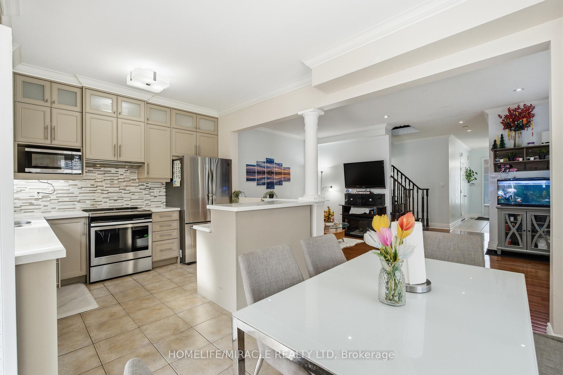 Photo 16 of 243 Venice Gate Drive, Vaughan, Vellore Village — HOMEH