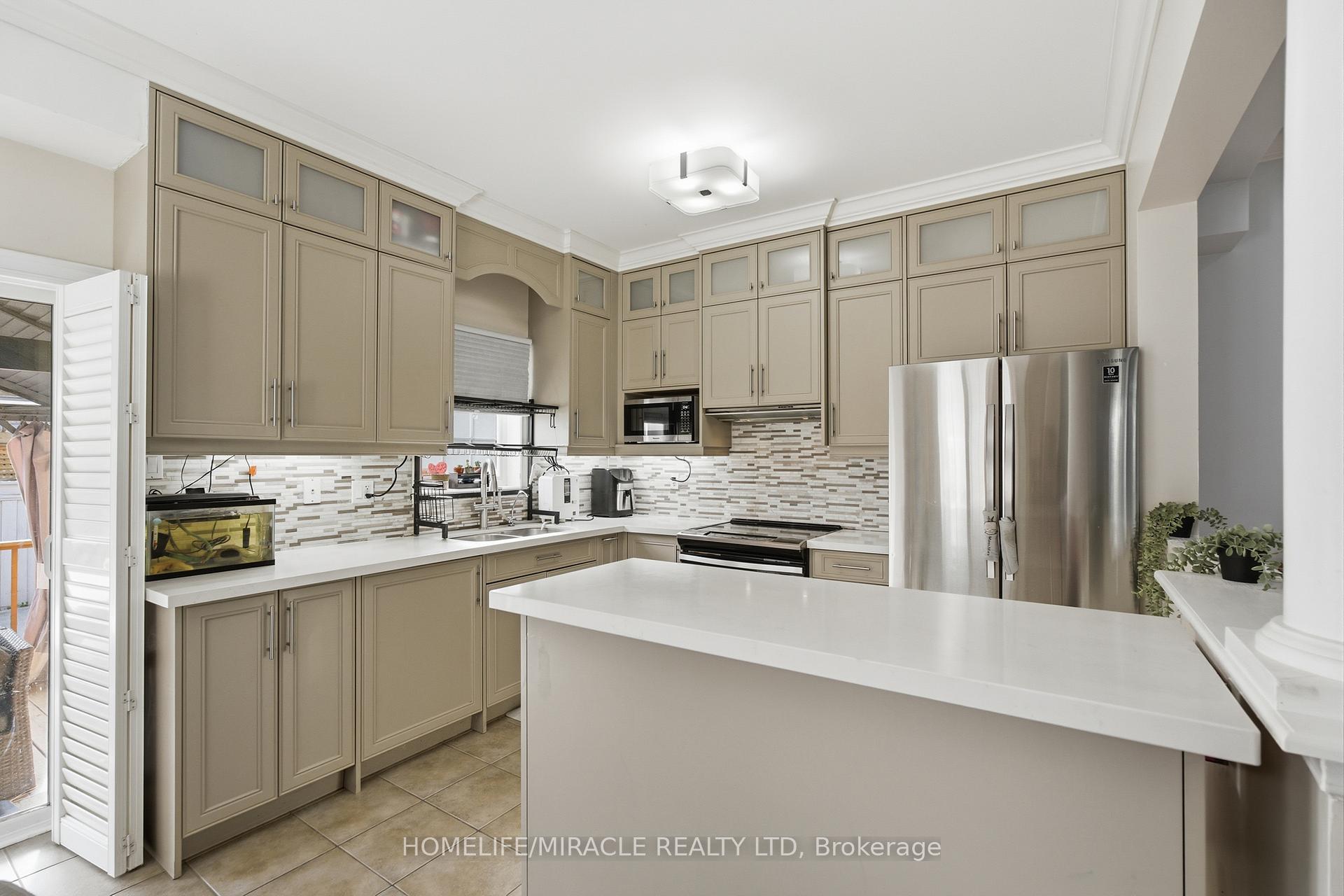 Photo 17 of 243 Venice Gate Drive, Vaughan, Vellore Village — HOMEH