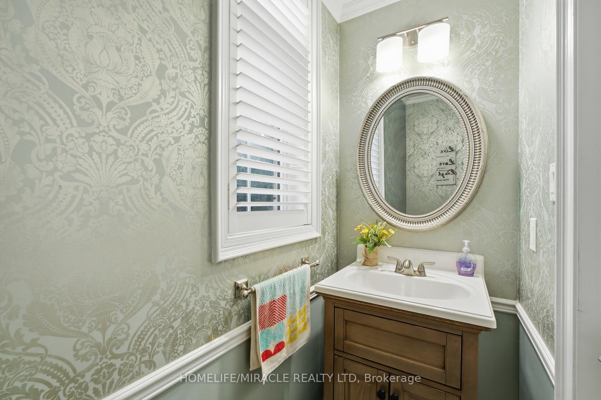 Photo 18 of 243 Venice Gate Drive, Vaughan, Vellore Village — HOMEH