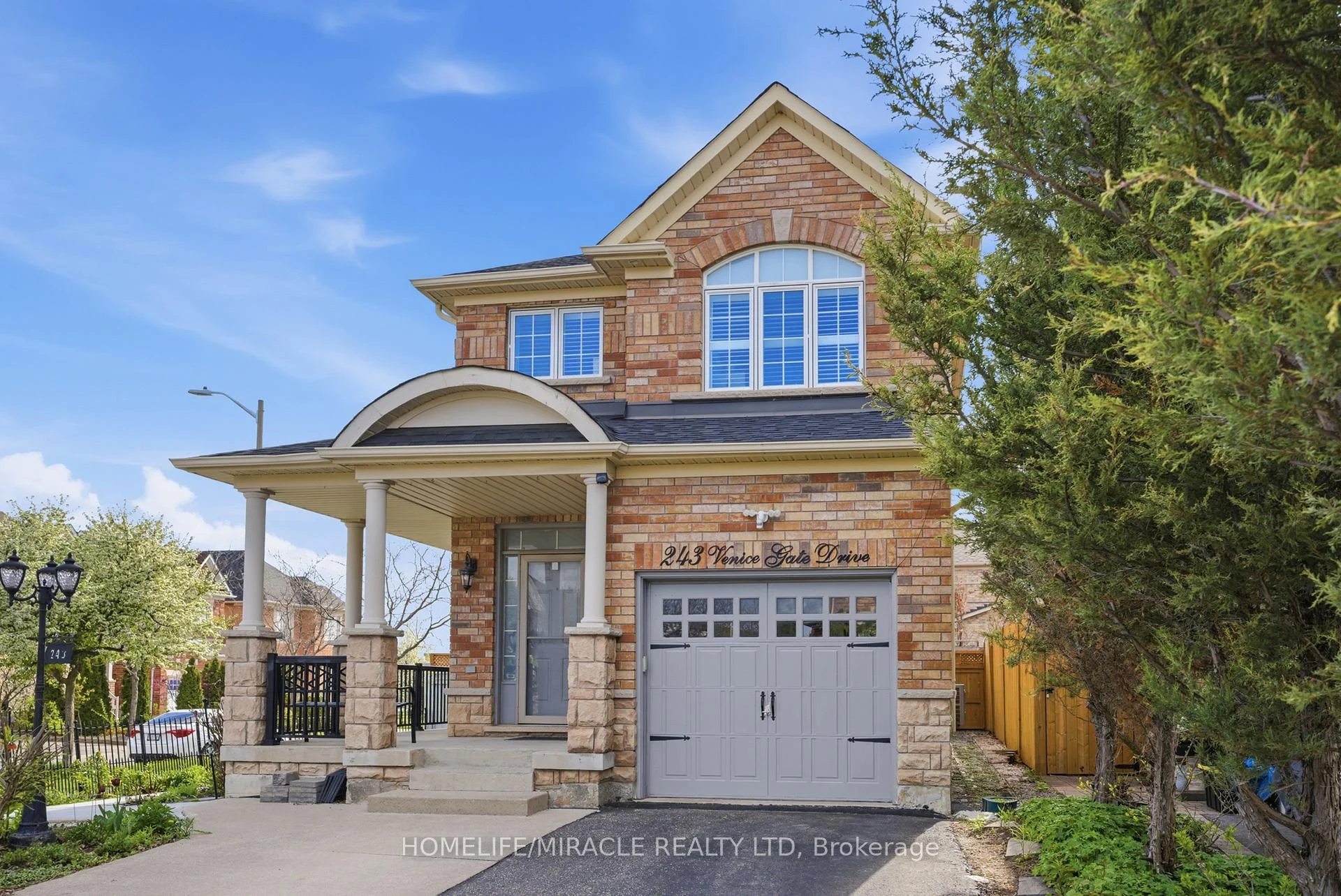 Photo 3 of 243 Venice Gate Drive, Vaughan, Vellore Village — HOMEH