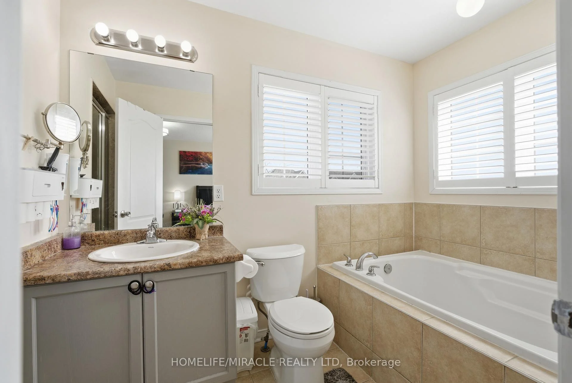 Photo 32 of 243 Venice Gate Drive, Vaughan, Vellore Village — HOMEH
