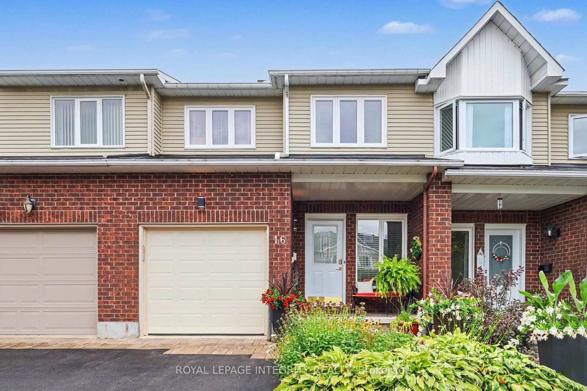 Photo 1 of 16 Streamwood Lane, Ottawa, Hunt Club Park/Greenboro — HOMEH