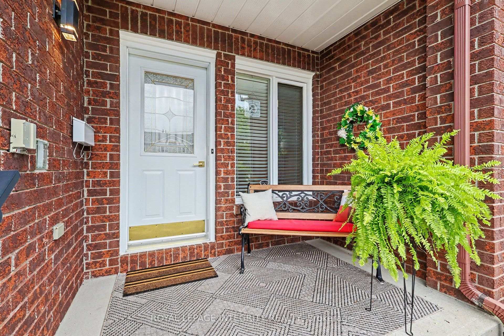 Photo 2 of 16 Streamwood Lane, Ottawa, Hunt Club Park/Greenboro — HOMEH