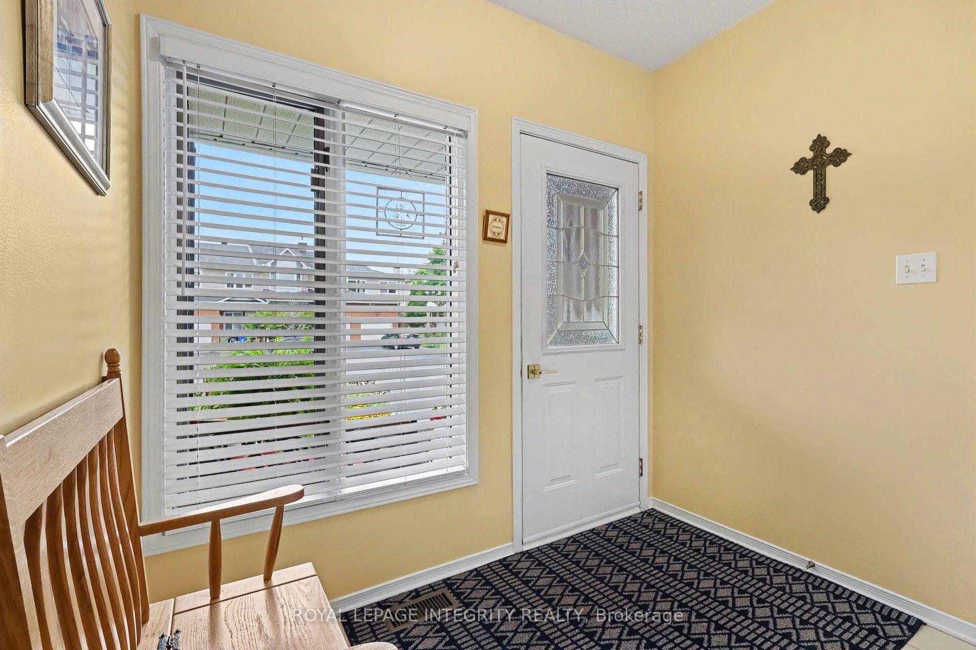 Photo 3 of 16 Streamwood Lane, Ottawa, Hunt Club Park/Greenboro — HOMEH