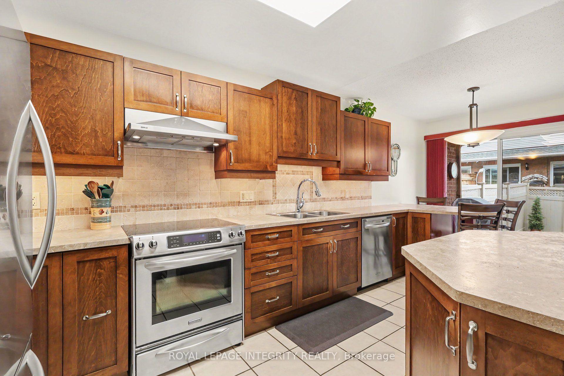 Photo 10 of 16 Streamwood Lane, Ottawa, Hunt Club Park/Greenboro — HOMEH