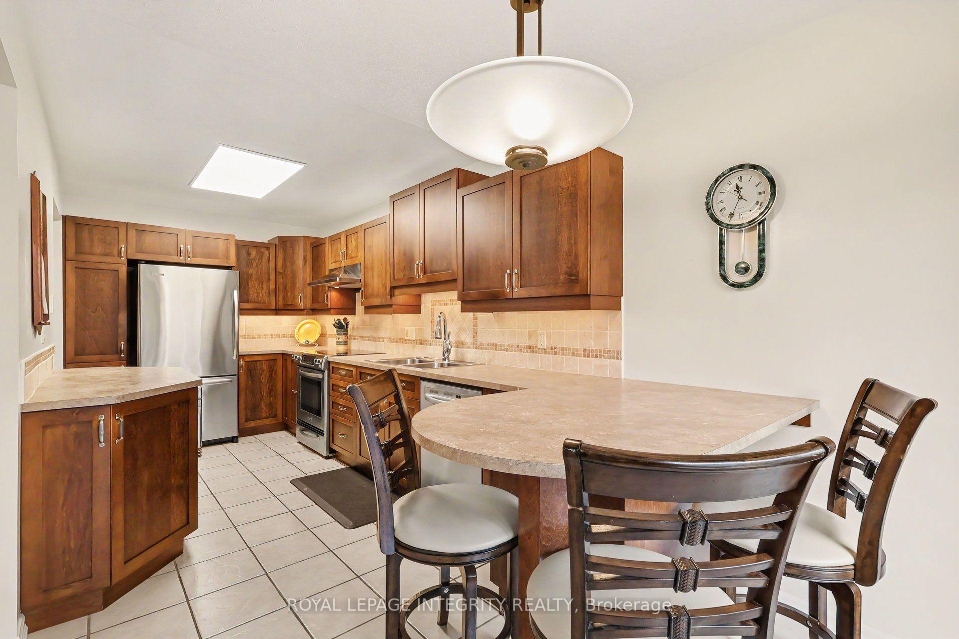 Photo 11 of 16 Streamwood Lane, Ottawa, Hunt Club Park/Greenboro — HOMEH