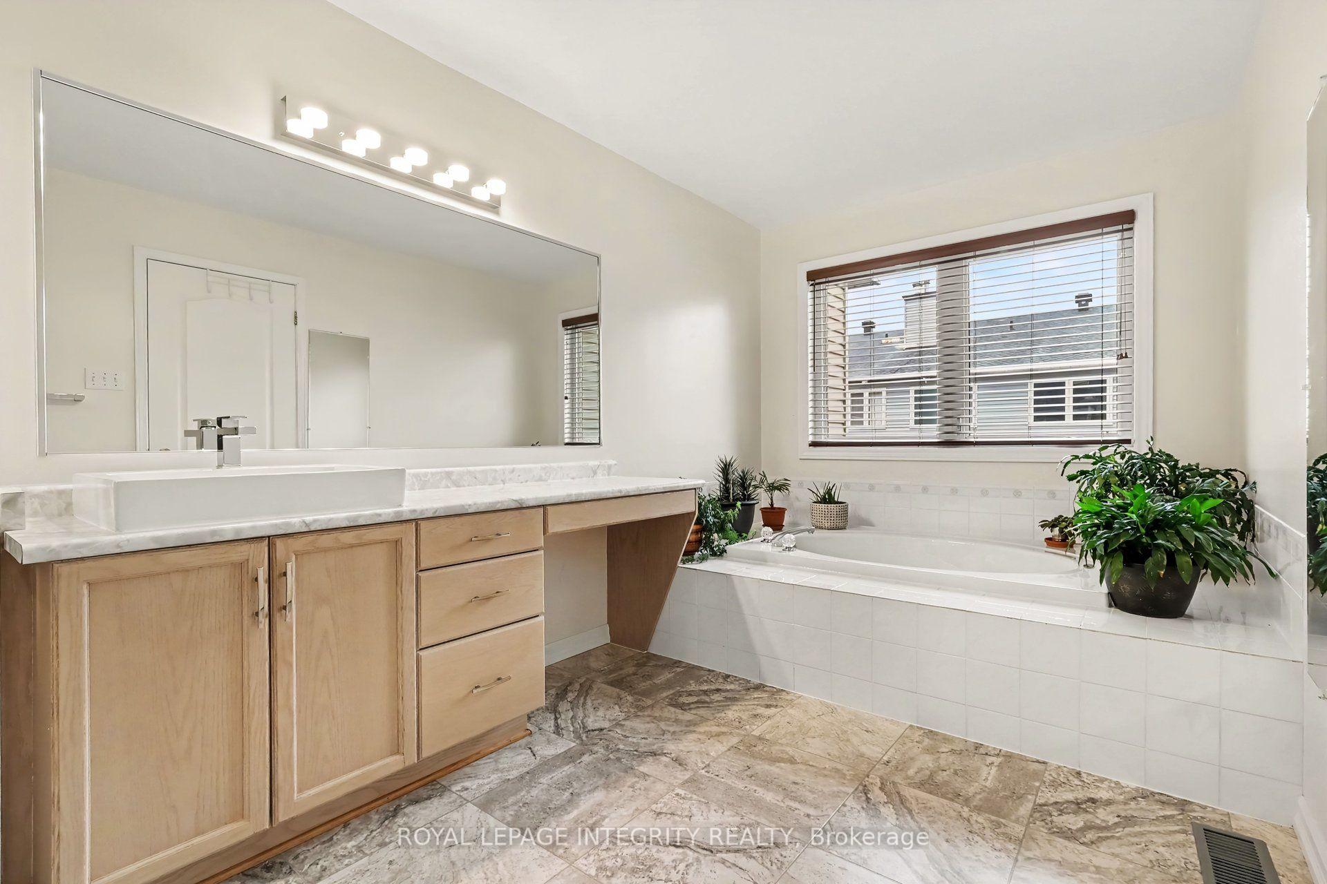Photo 17 of 16 Streamwood Lane, Ottawa, Hunt Club Park/Greenboro — HOMEH