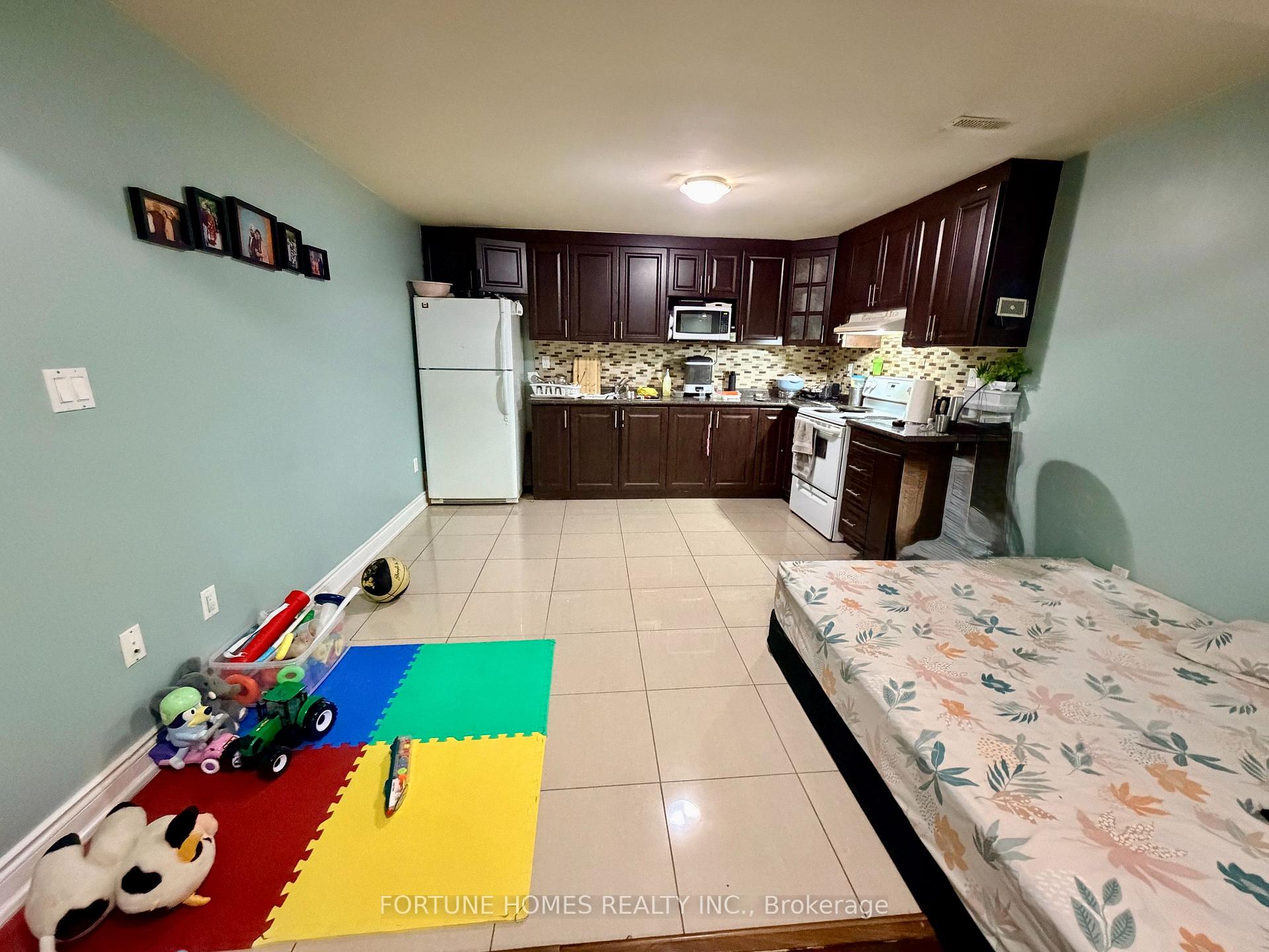 Photo 2 of 9 Paddington Road, Brampton, Bram East — HOMEH