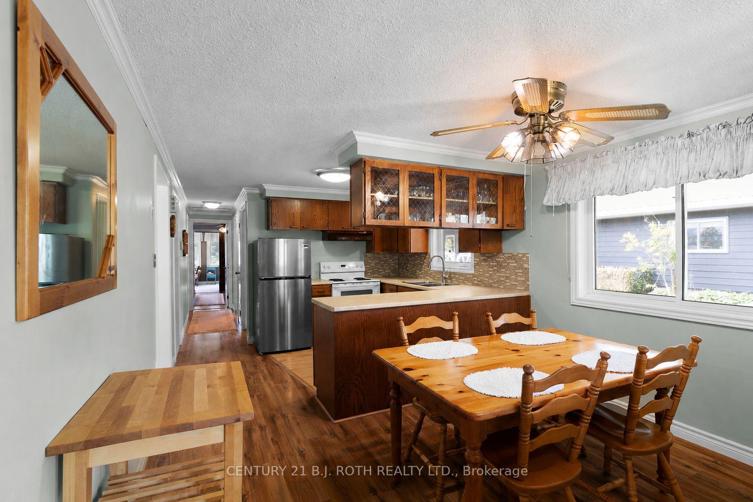 Photo 3 of 19 Maple Crescent, Oro-Medonte, Rural Oro-Medonte — HOMEH