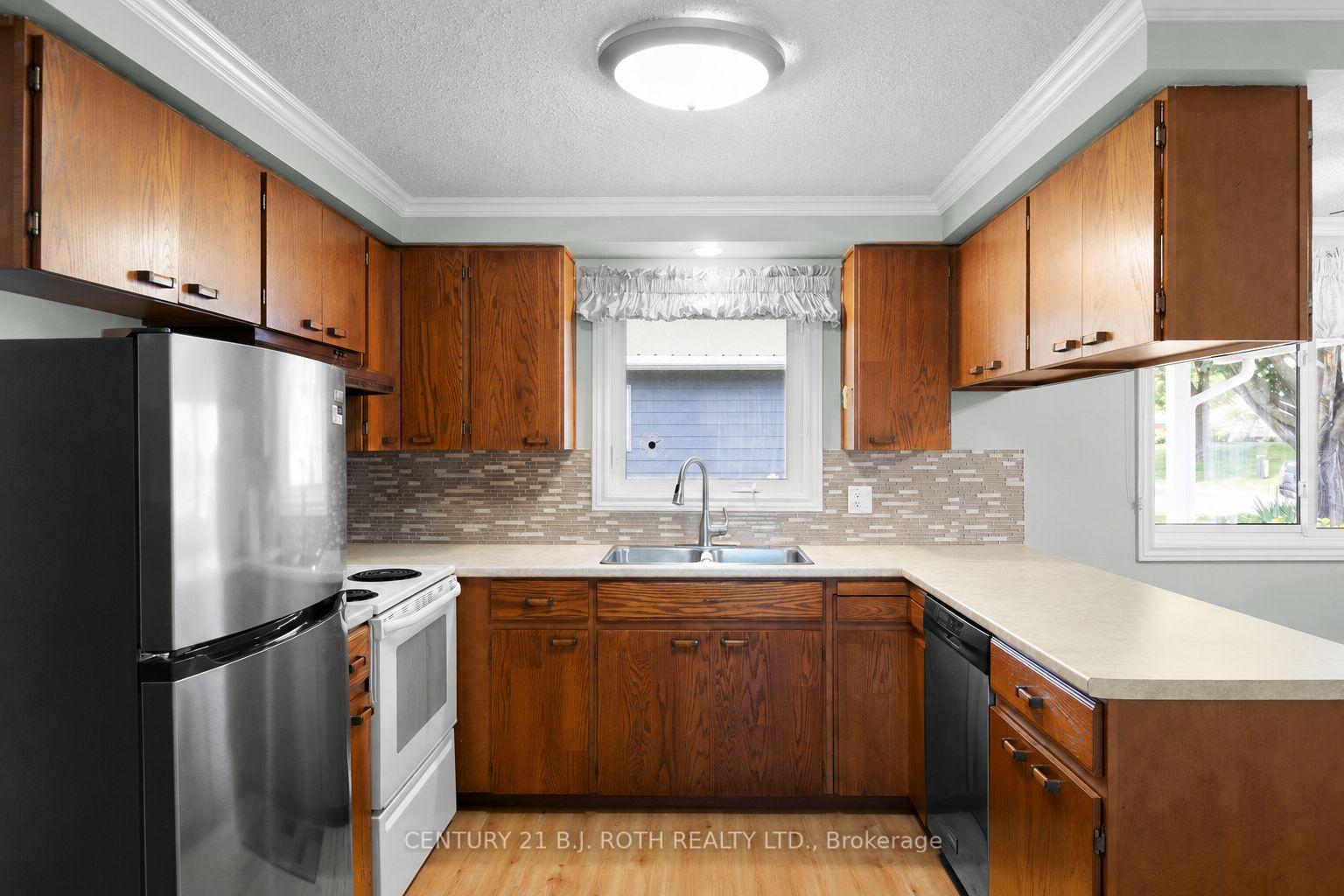Photo 5 of 19 Maple Crescent, Oro-Medonte, Rural Oro-Medonte — HOMEH