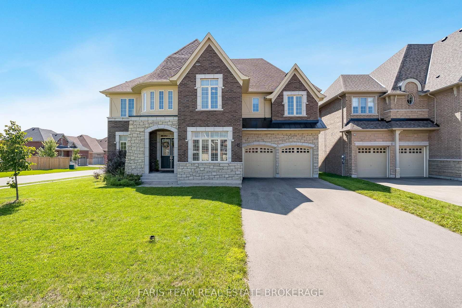 Photo 2 of 12 Thompson Way, Springwater, Centre Vespra — HOMEH