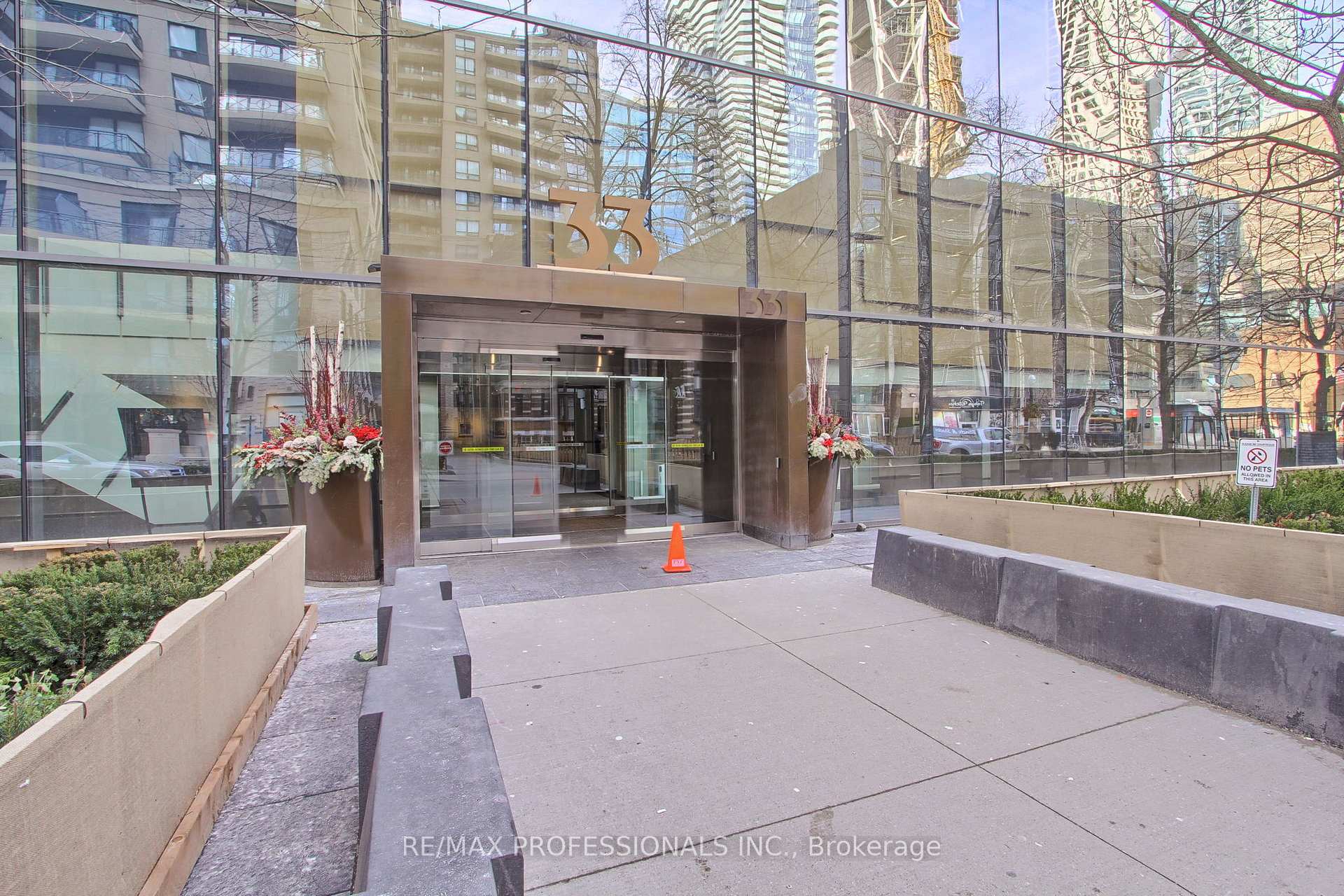Photo 2 of Unit 710, 33 Charles Street E, Toronto, Church-Yonge Corridor — HOMEH