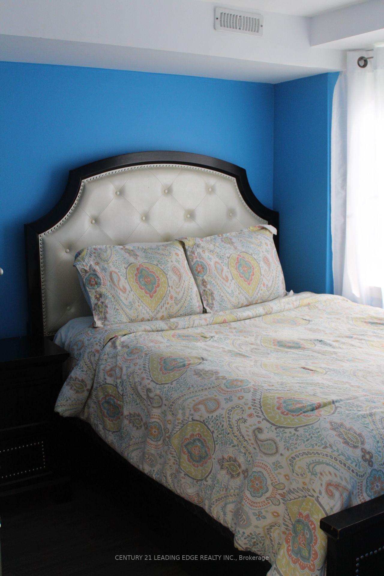 Photo 9 of 75 Pine Gate Place, Whitby, Williamsburg — HOMEH