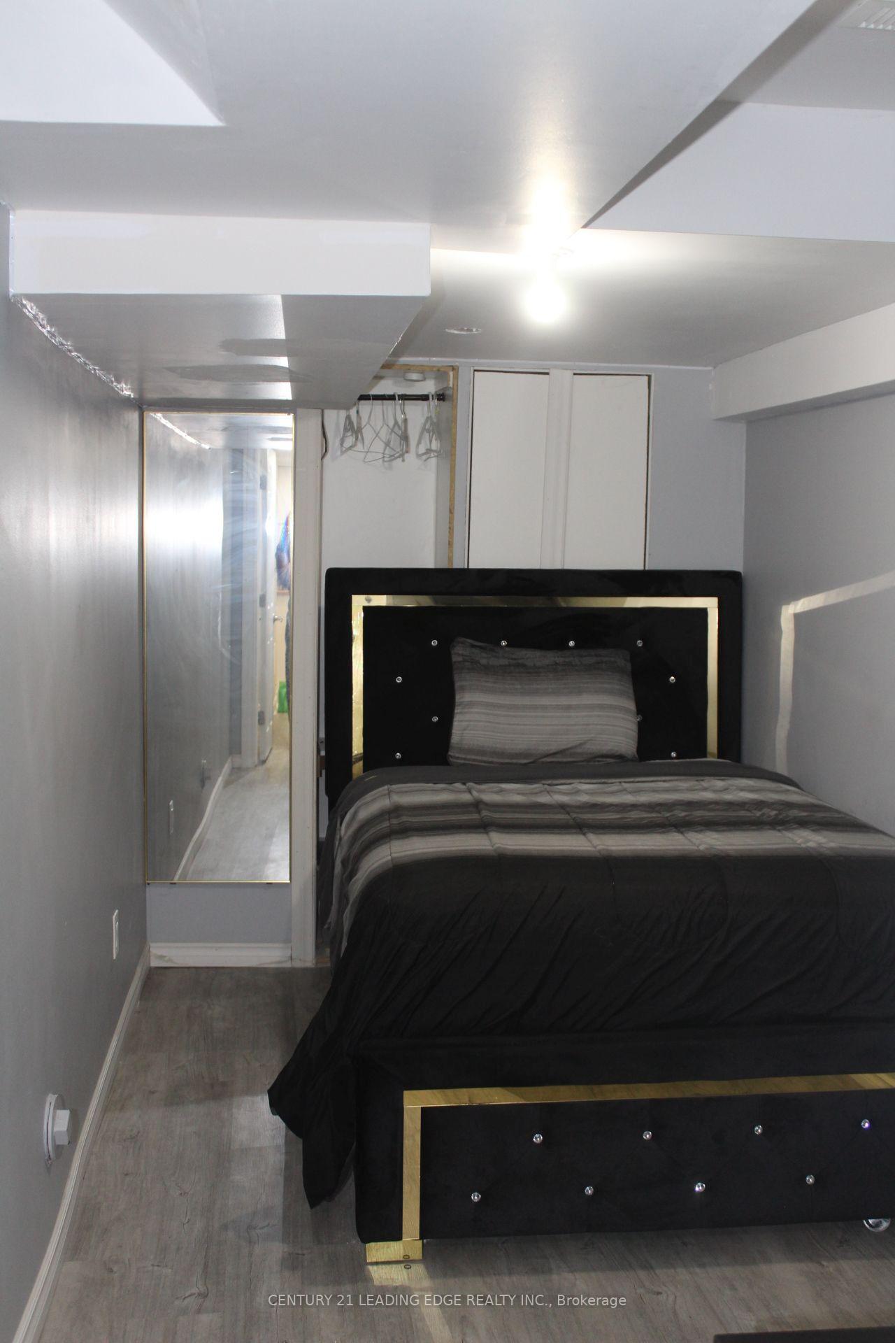 Photo 10 of 75 Pine Gate Place, Whitby, Williamsburg — HOMEH