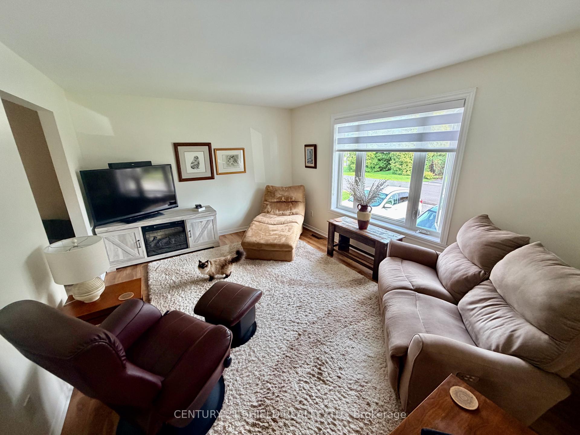 Photo 3 of 19 Simcoe Street, South Stormont, Long Sault — HOMEH