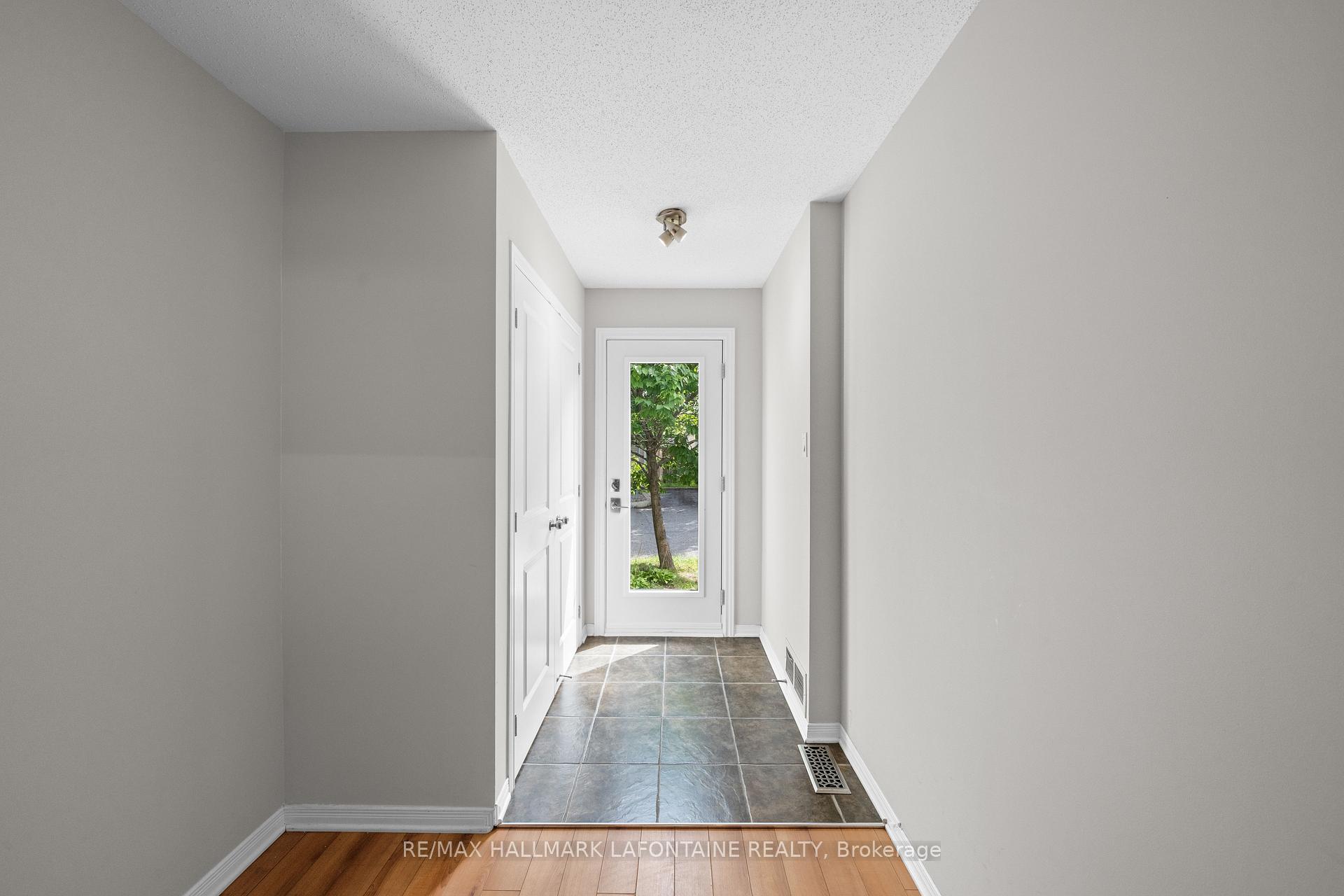 Photo 2 of 556 Burleigh Private, Ottawa, Cyrville — HOMEH