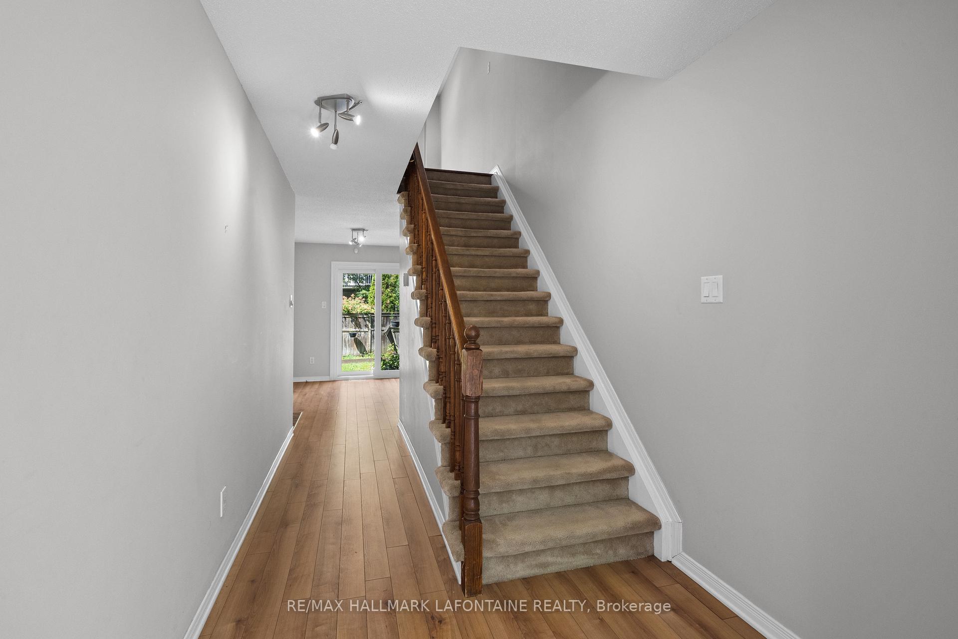 Photo 3 of 556 Burleigh Private, Ottawa, Cyrville — HOMEH