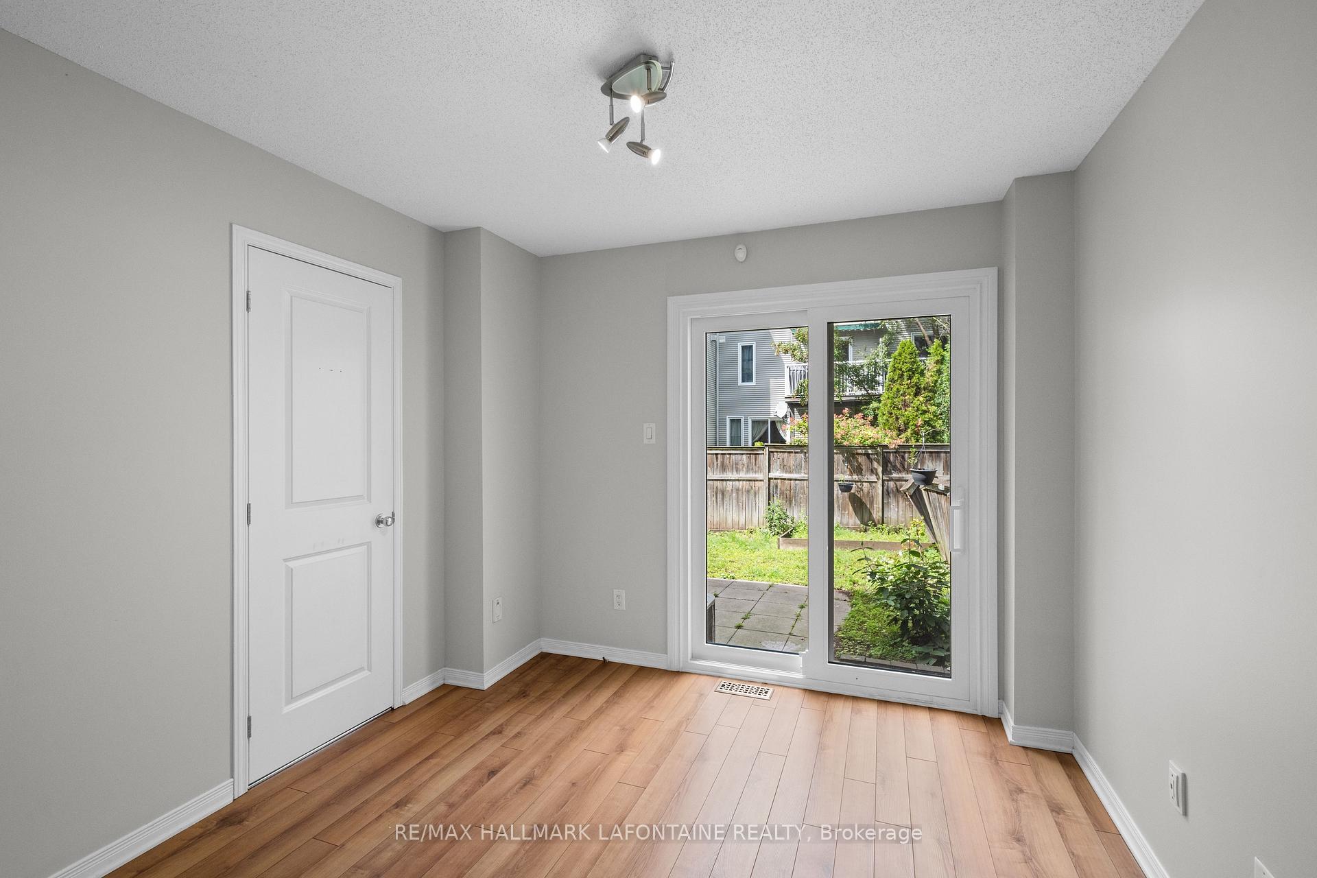Photo 6 of 556 Burleigh Private, Ottawa, Cyrville — HOMEH