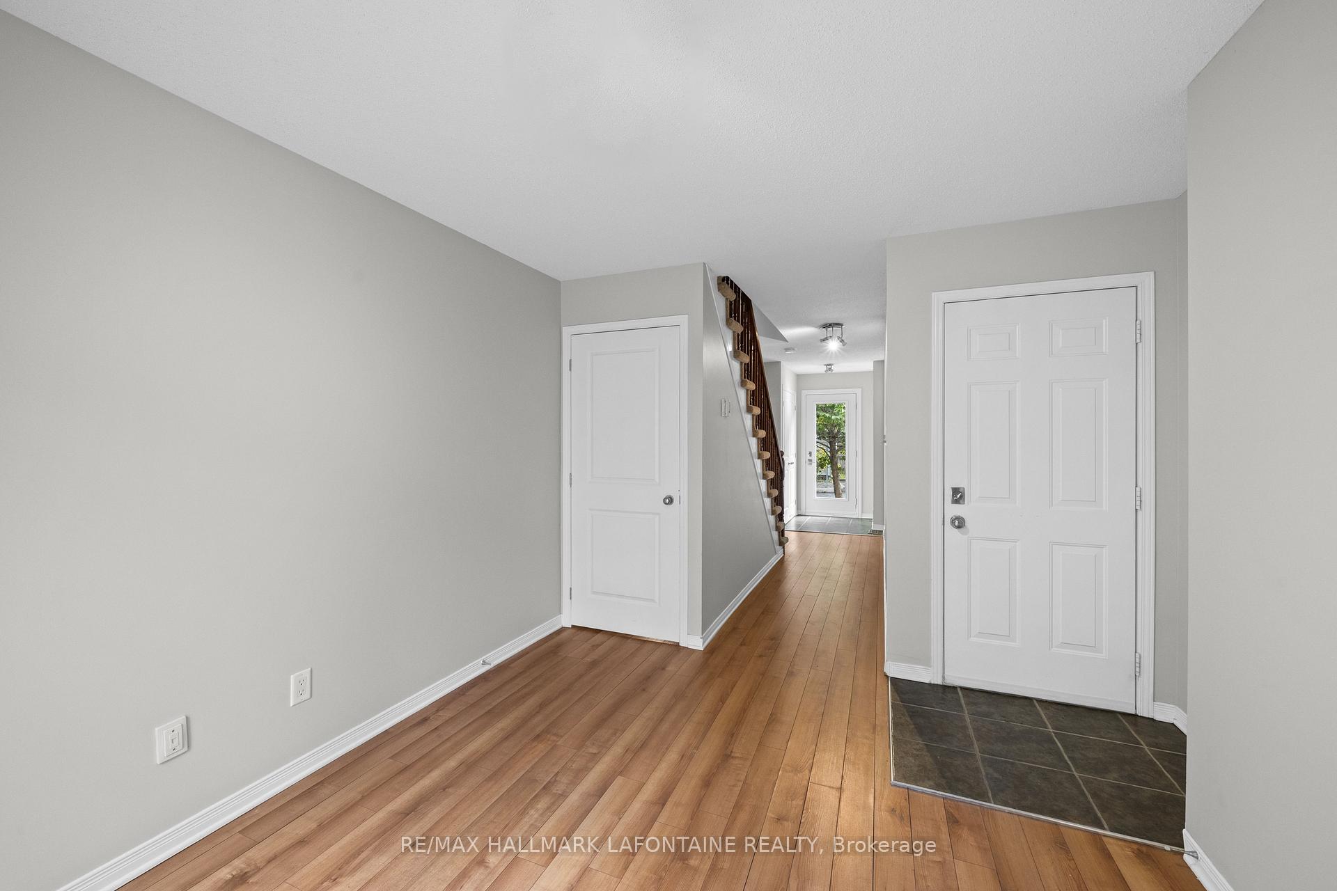 Photo 7 of 556 Burleigh Private, Ottawa, Cyrville — HOMEH