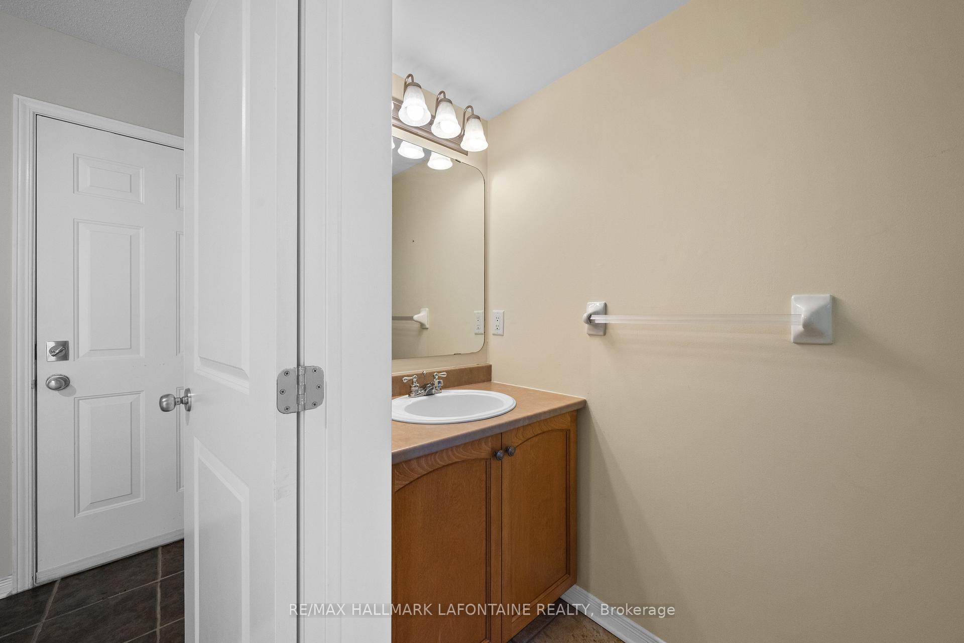 Photo 8 of 556 Burleigh Private, Ottawa, Cyrville — HOMEH