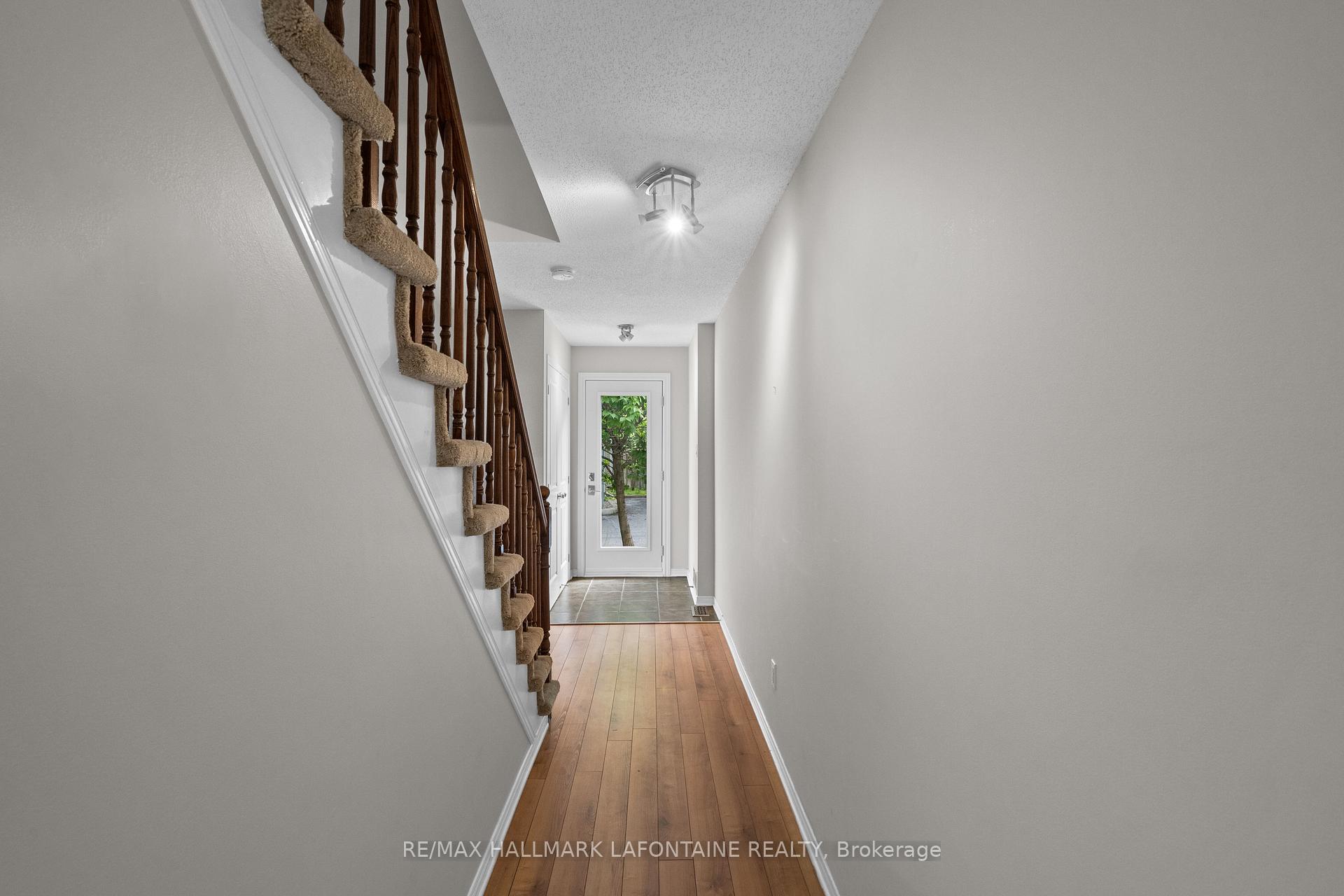 Photo 9 of 556 Burleigh Private, Ottawa, Cyrville — HOMEH