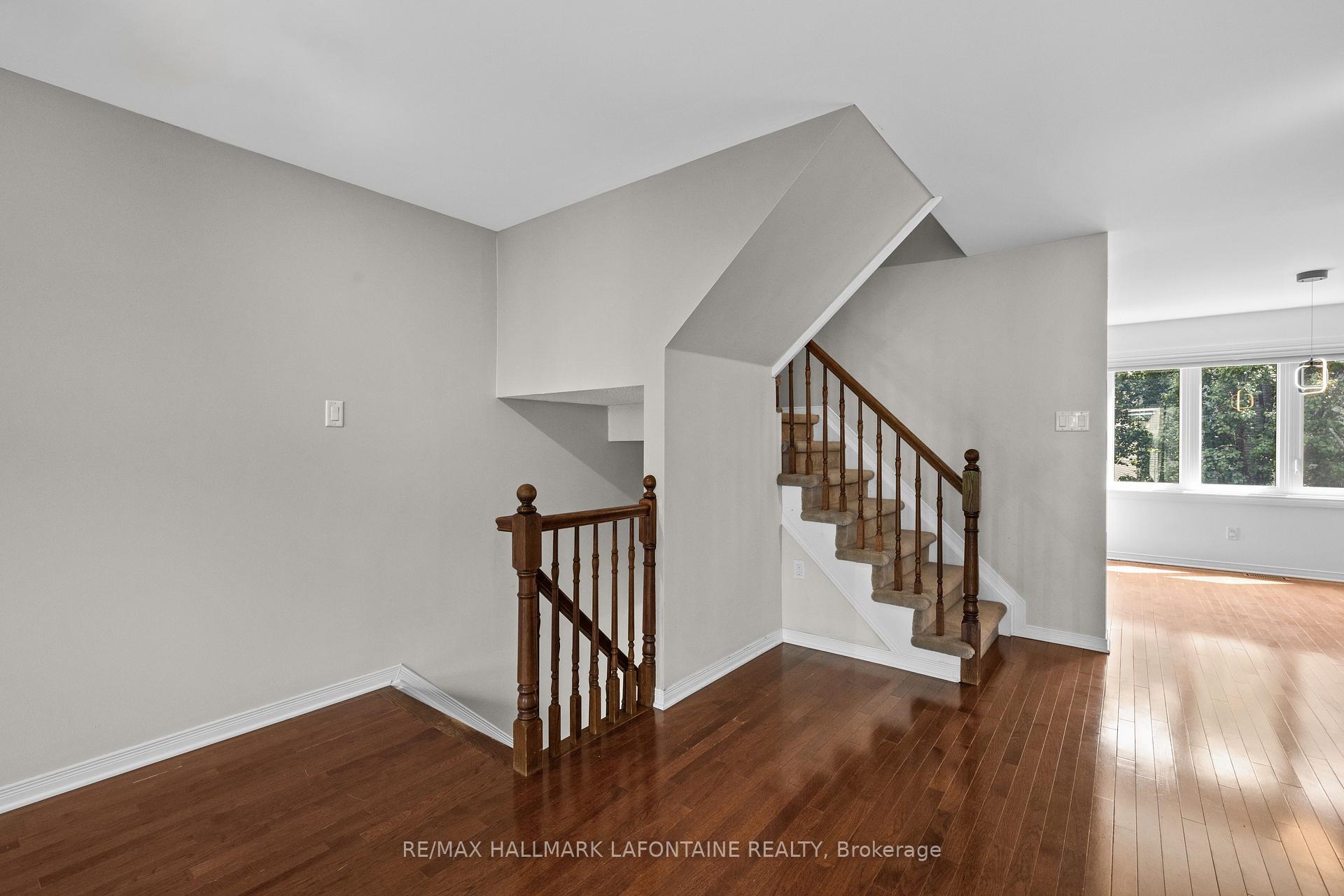 Photo 10 of 556 Burleigh Private, Ottawa, Cyrville — HOMEH
