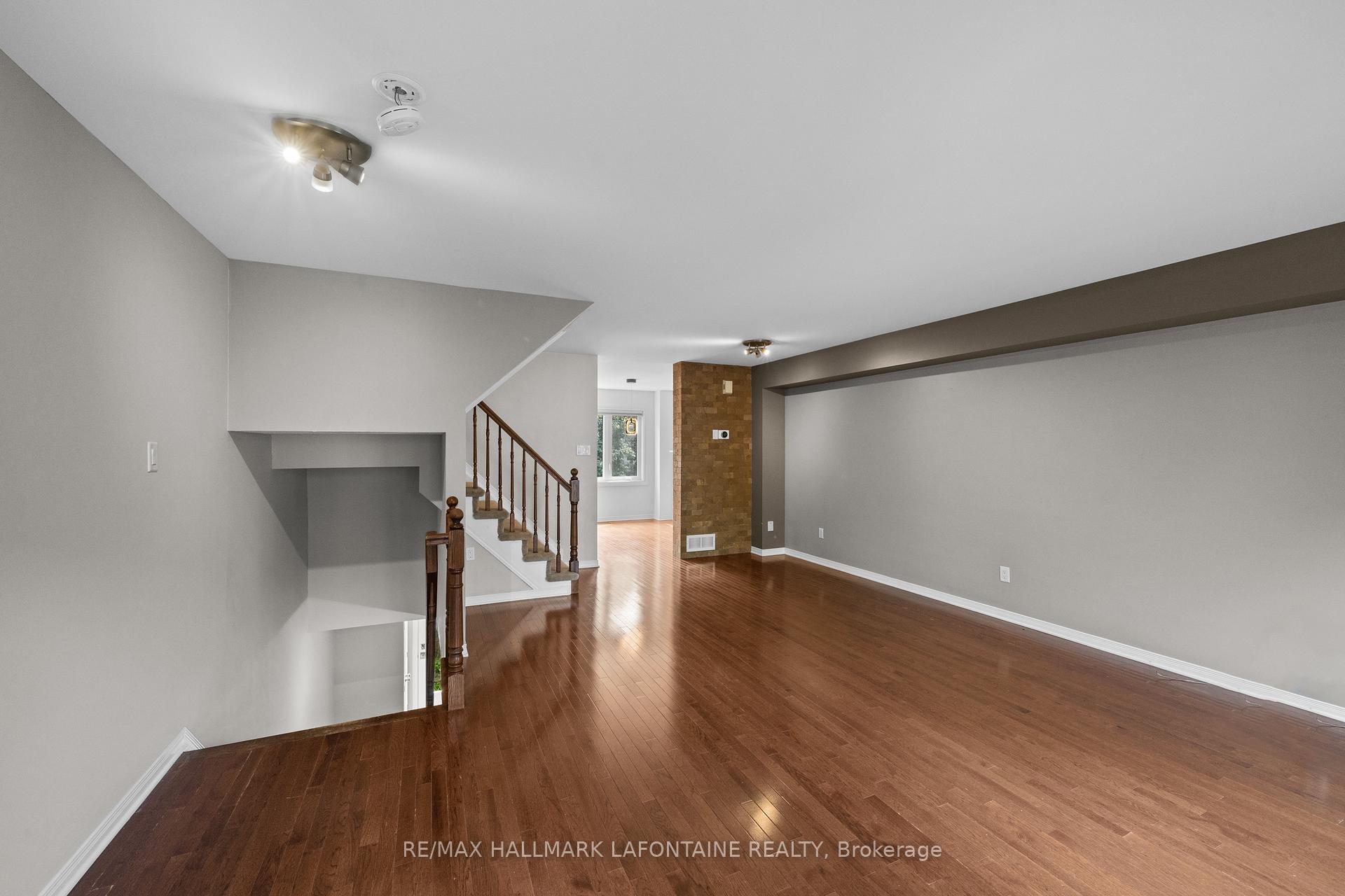 Photo 11 of 556 Burleigh Private, Ottawa, Cyrville — HOMEH