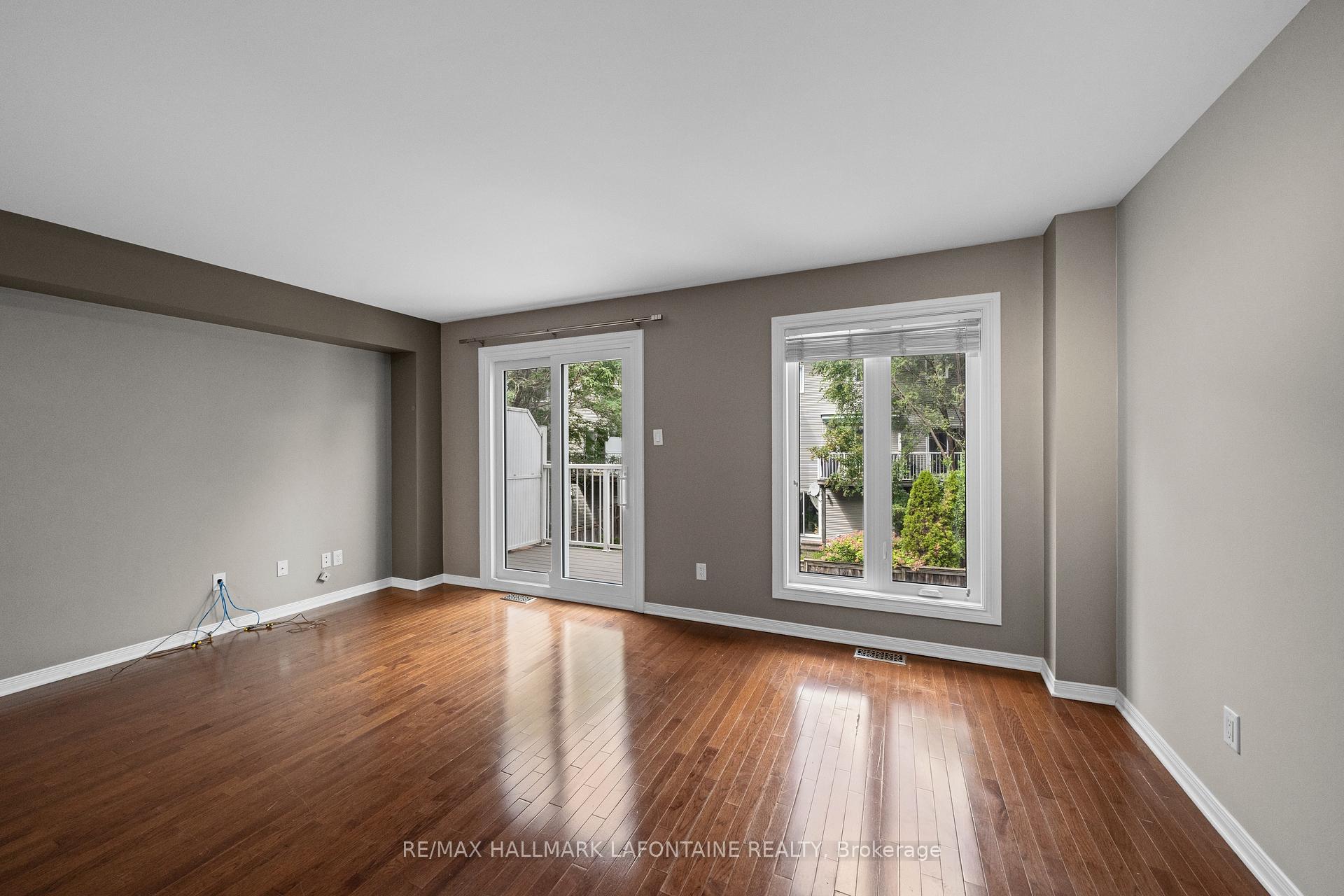 Photo 13 of 556 Burleigh Private, Ottawa, Cyrville — HOMEH