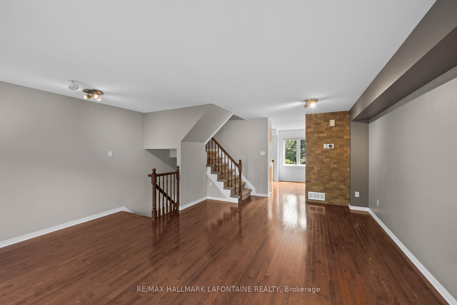 Photo 15 of 556 Burleigh Private, Ottawa, Cyrville — HOMEH