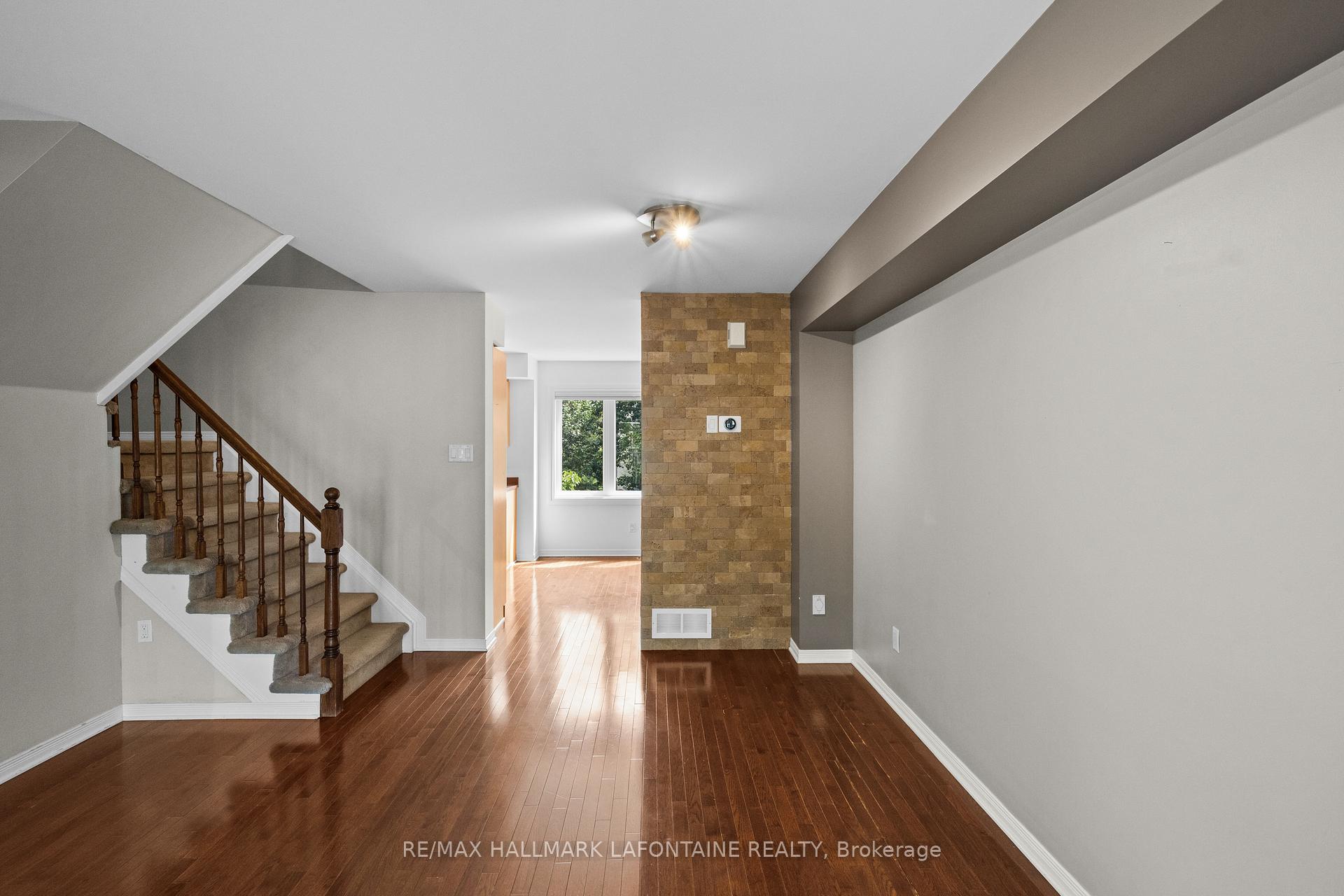 Photo 17 of 556 Burleigh Private, Ottawa, Cyrville — HOMEH