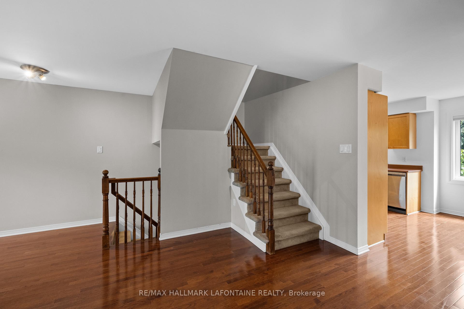 Photo 18 of 556 Burleigh Private, Ottawa, Cyrville — HOMEH