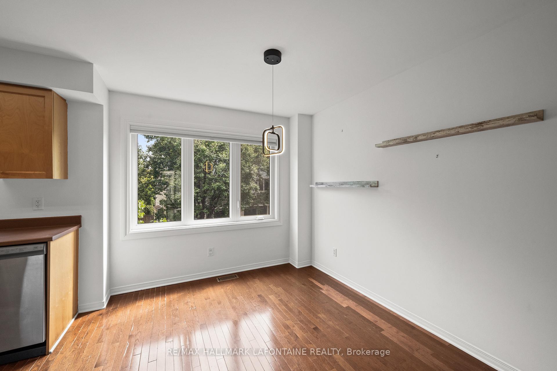 Photo 20 of 556 Burleigh Private, Ottawa, Cyrville — HOMEH