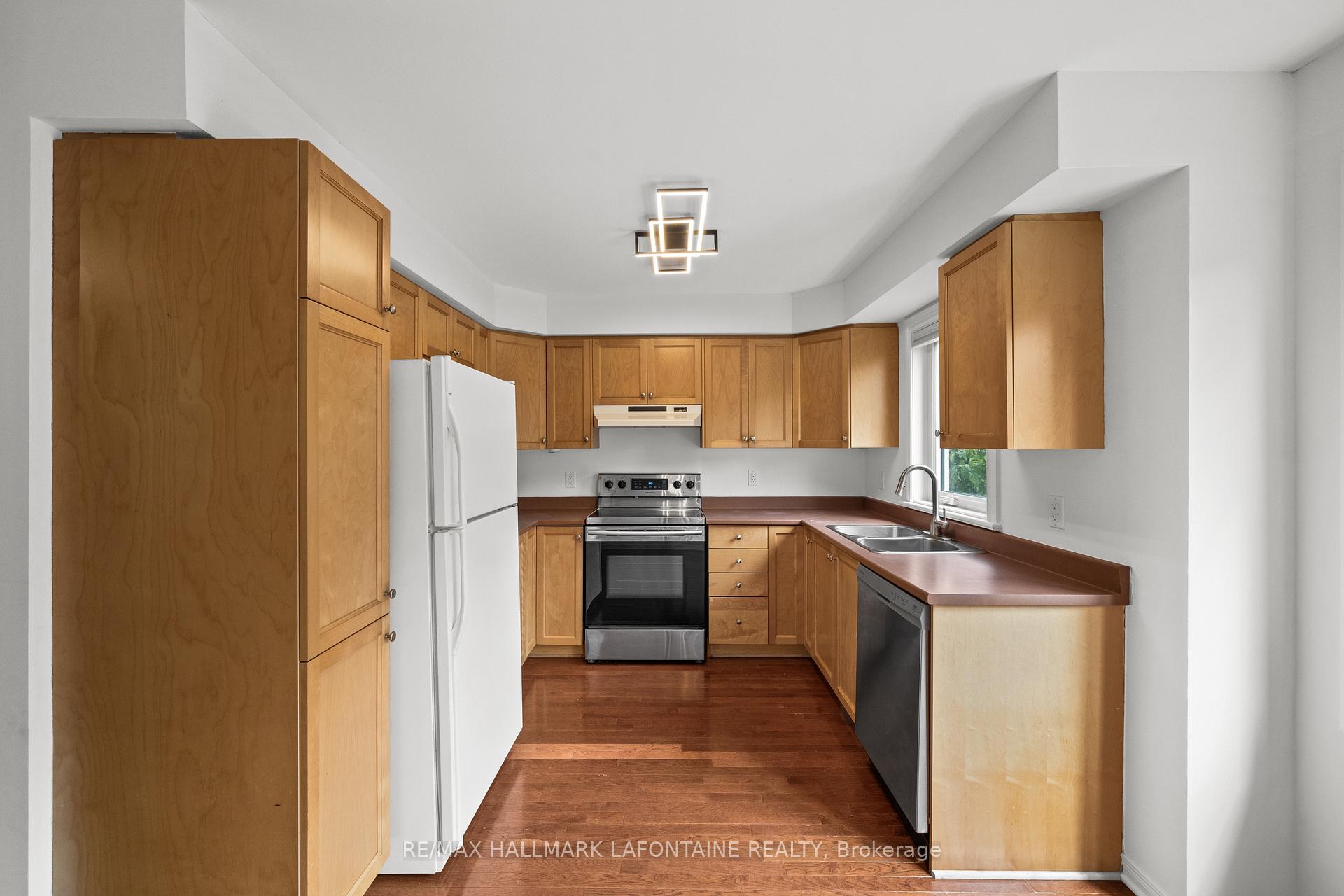 Photo 22 of 556 Burleigh Private, Ottawa, Cyrville — HOMEH