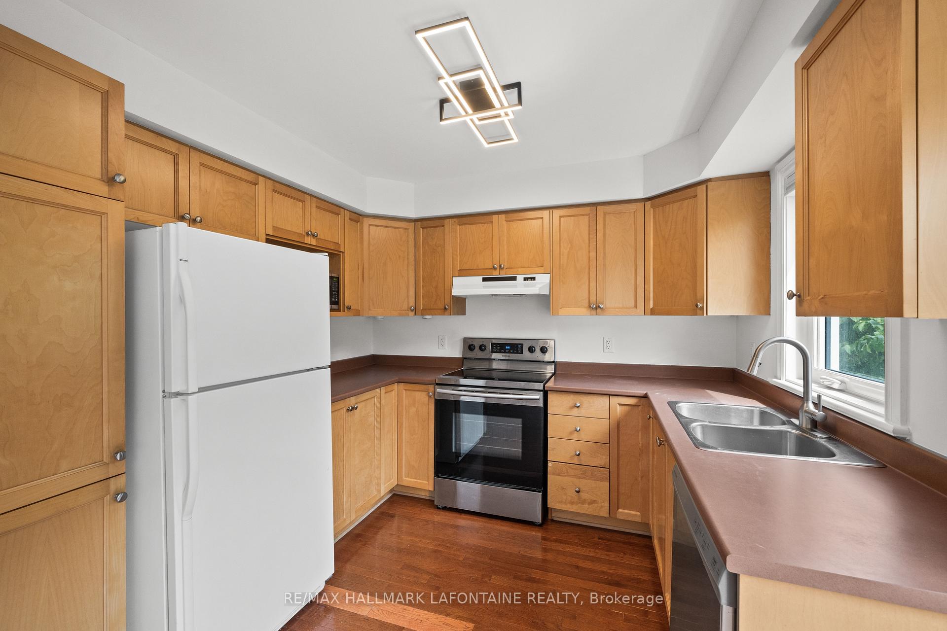 Photo 23 of 556 Burleigh Private, Ottawa, Cyrville — HOMEH