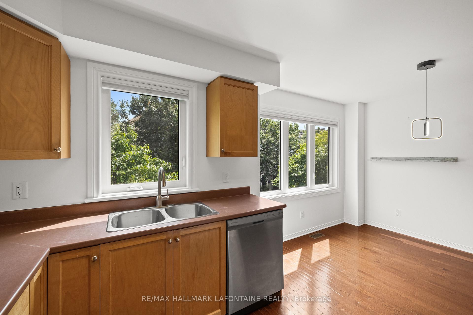 Photo 24 of 556 Burleigh Private, Ottawa, Cyrville — HOMEH