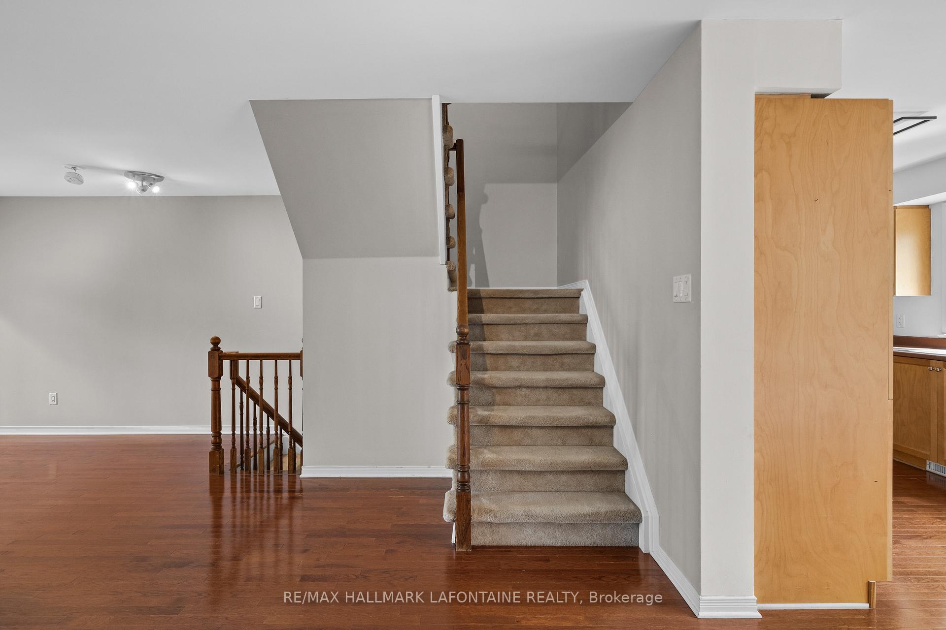 Photo 25 of 556 Burleigh Private, Ottawa, Cyrville — HOMEH