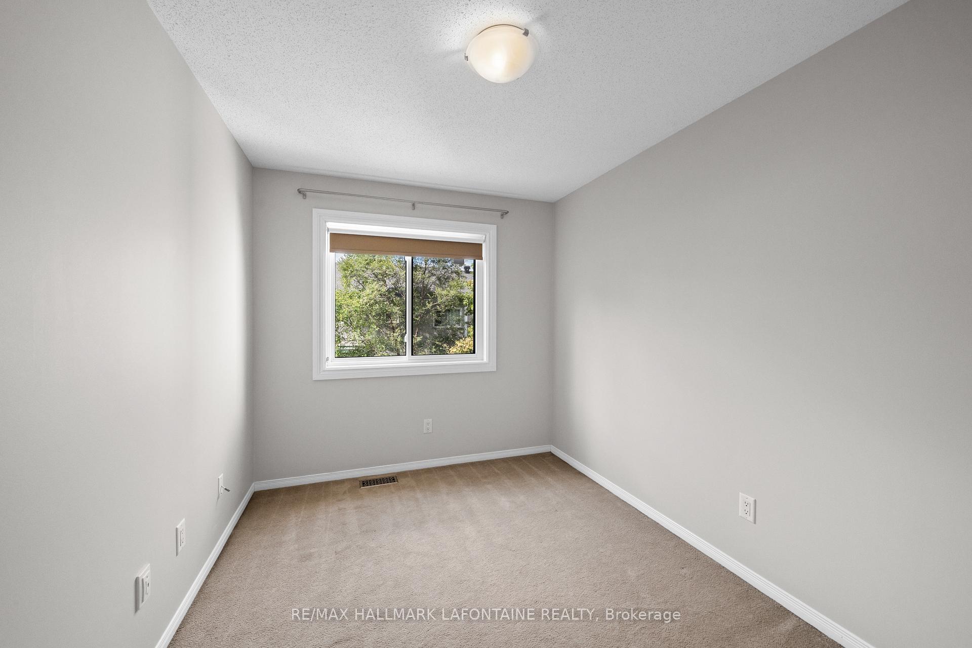 Photo 34 of 556 Burleigh Private, Ottawa, Cyrville — HOMEH