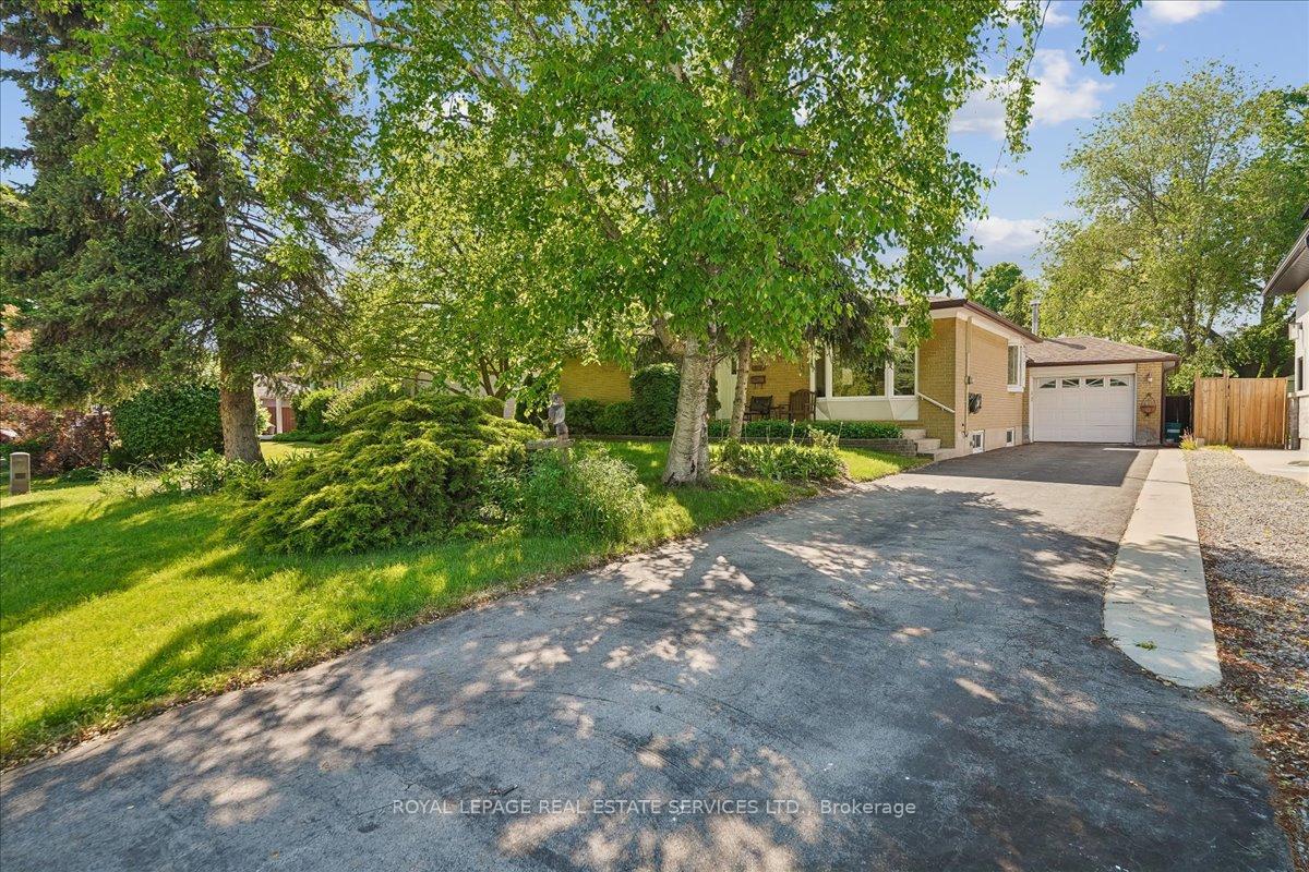 Photo 4 of 1309 Warwick Avenue, Oakville, West — HOMEH