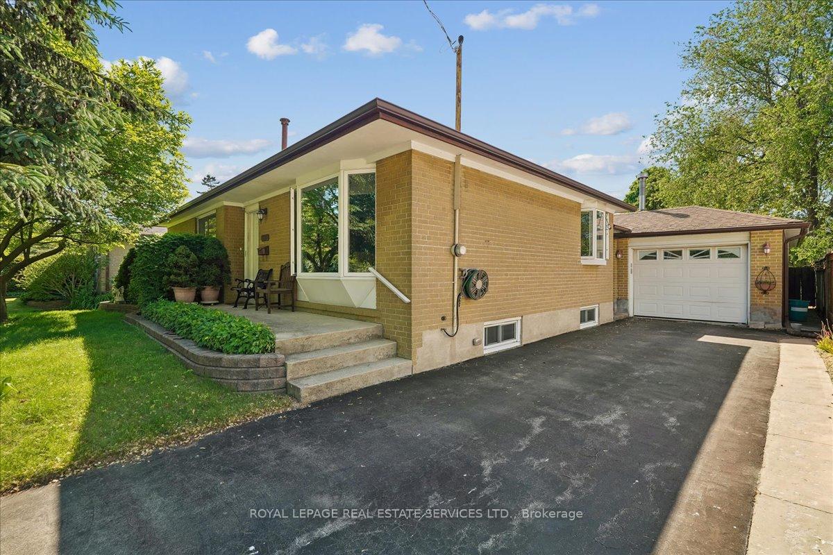 Photo 5 of 1309 Warwick Avenue, Oakville, West — HOMEH