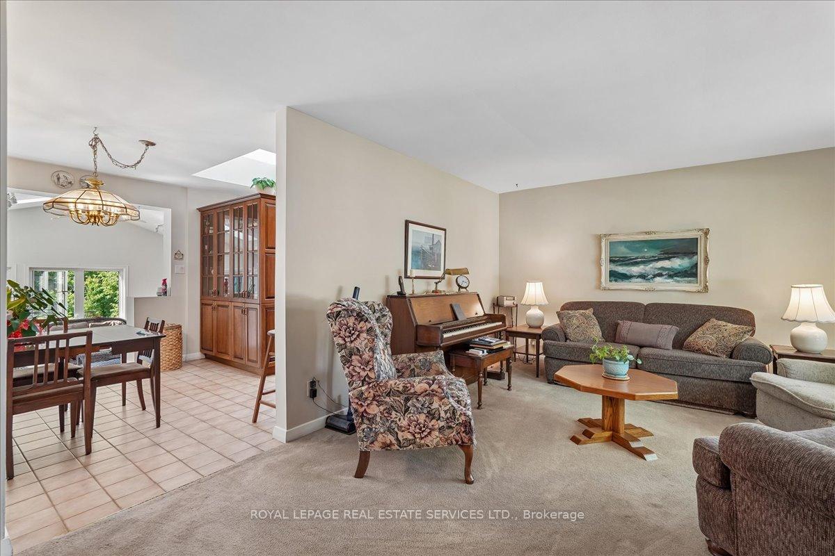 Photo 8 of 1309 Warwick Avenue, Oakville, West — HOMEH