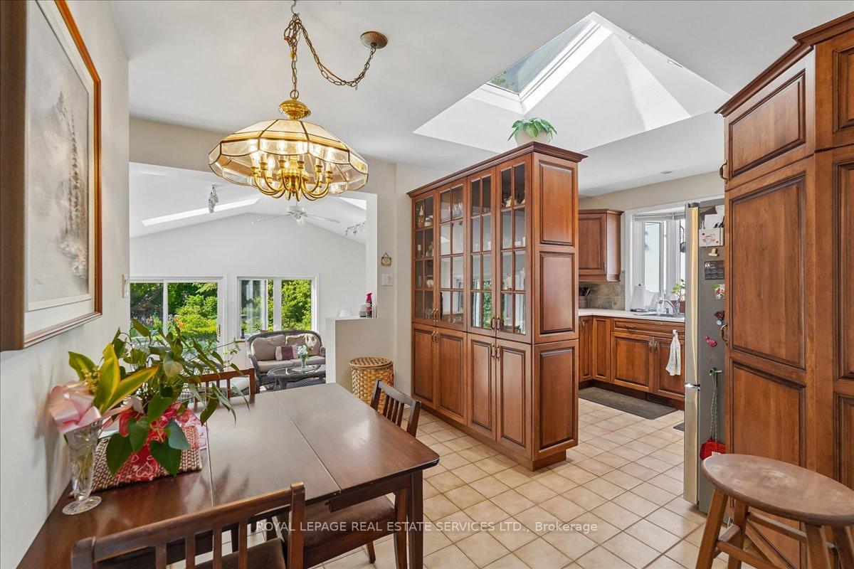 Photo 10 of 1309 Warwick Avenue, Oakville, West — HOMEH