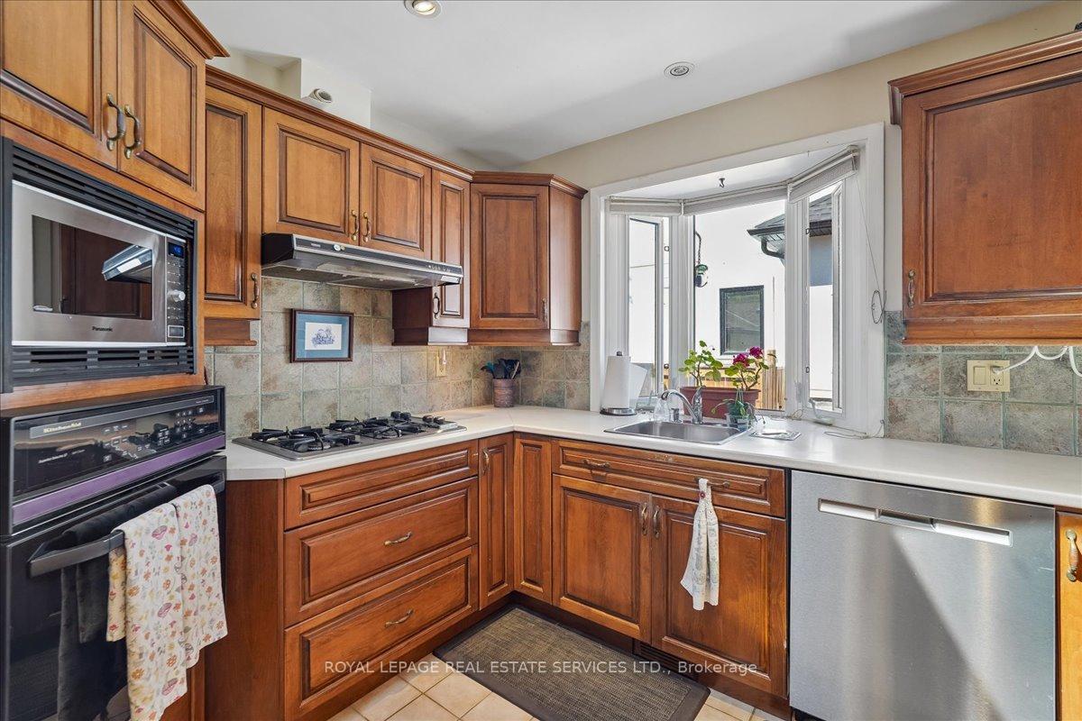 Photo 11 of 1309 Warwick Avenue, Oakville, West — HOMEH